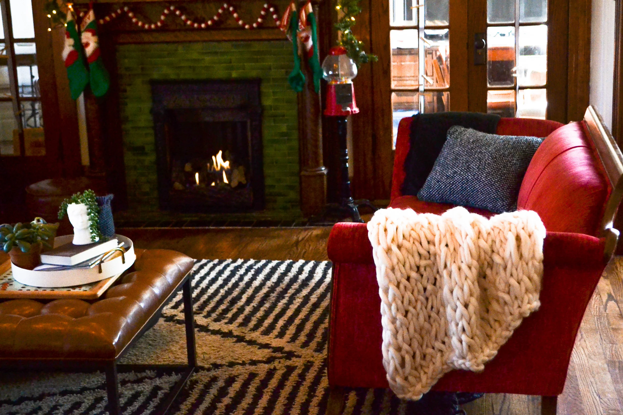 Easy DIY chunky arm knit throw blanket