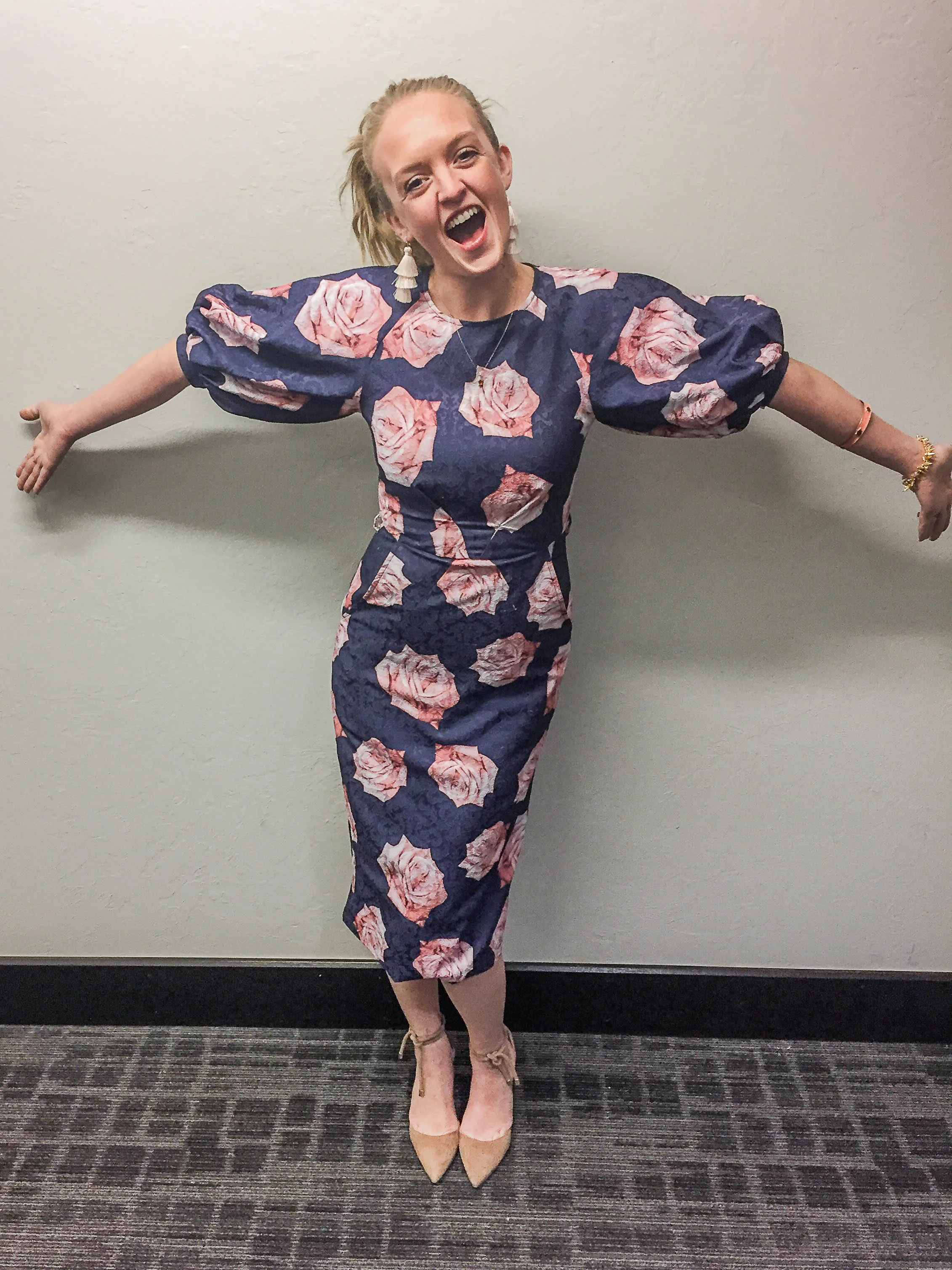 LOOK AT MY POOFY SLEEVES!!!