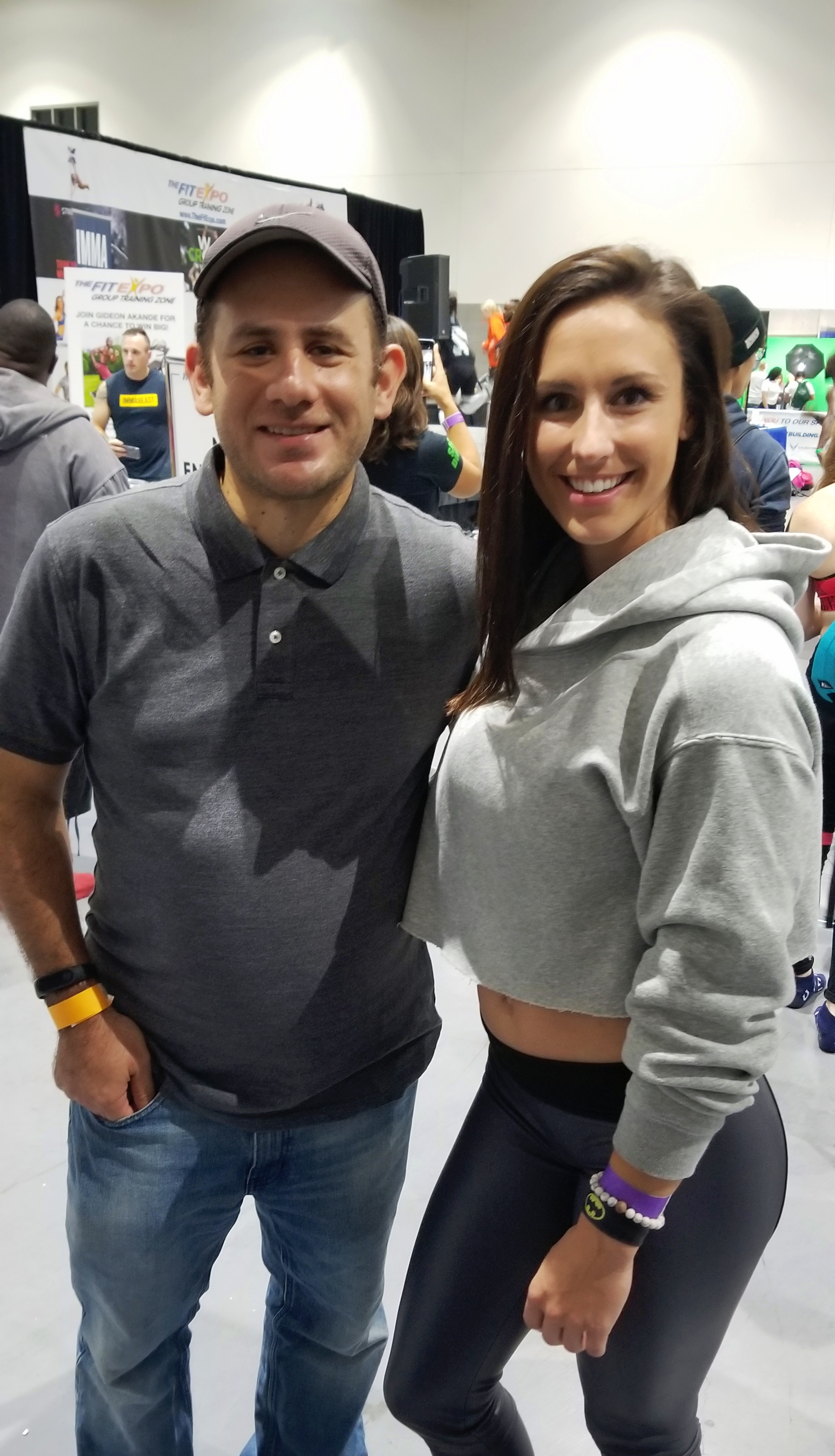 With fit mom Samantha Sage at the San Diego Fit Expo where I got to get a photo together. Looking forward to working together again in the upcoming weeks.