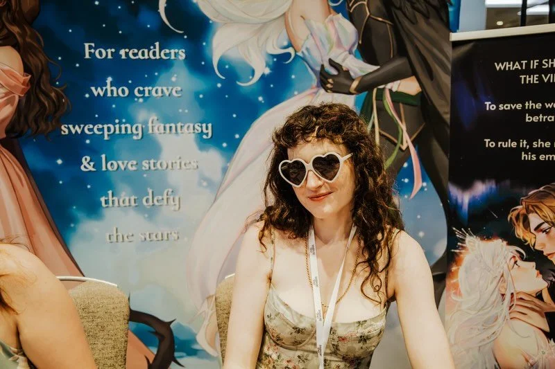 🫶🏻🫶🏻 heart shaped glasses project! I was able to get some more photos for my heart shaped glasses project when I attended @booksgownsandcrowns last week! If I miss tagging anyone please comment! 

I believe I'm at about 2500/5000 of my goal!