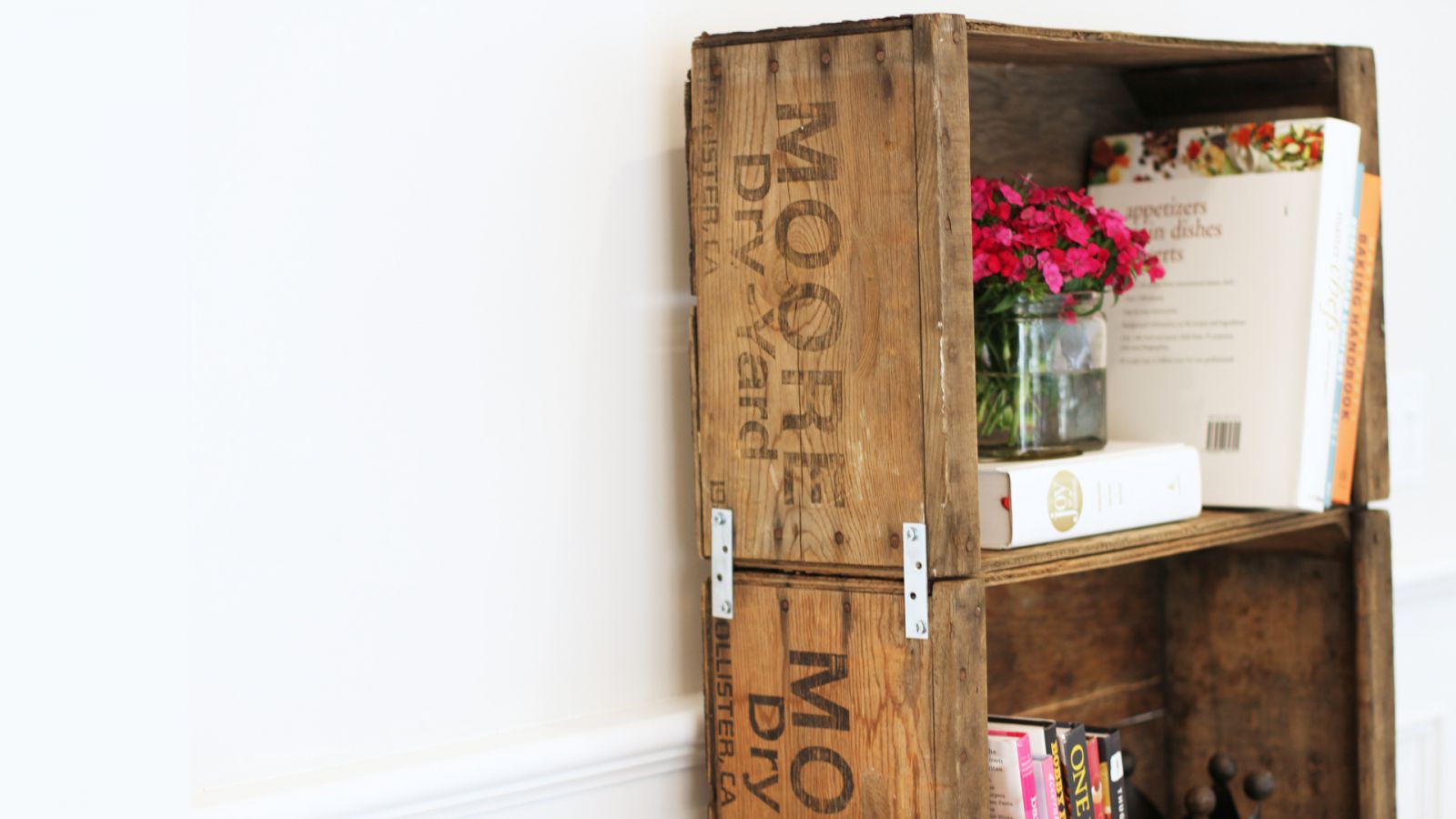 BookshelfYoutubePictureLilyshop.jpg