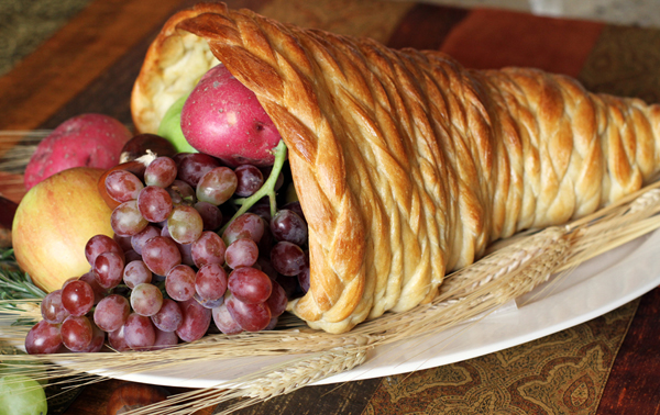 How to make a Crescent Dough Cornucopia (and slay Thanksgiving