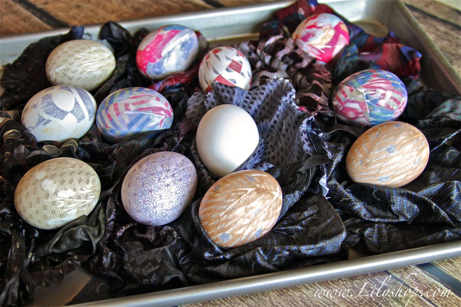 Do you see the bright white egg in the middle? Yeah, one of the ties was a FAKE! That's right. It said 100% silk on the tag, but it was polyester and it did not transfer the dye. Loser-tie, that's what I call it. Rude. OK, now on to the rest, aren't they just so beautiful?