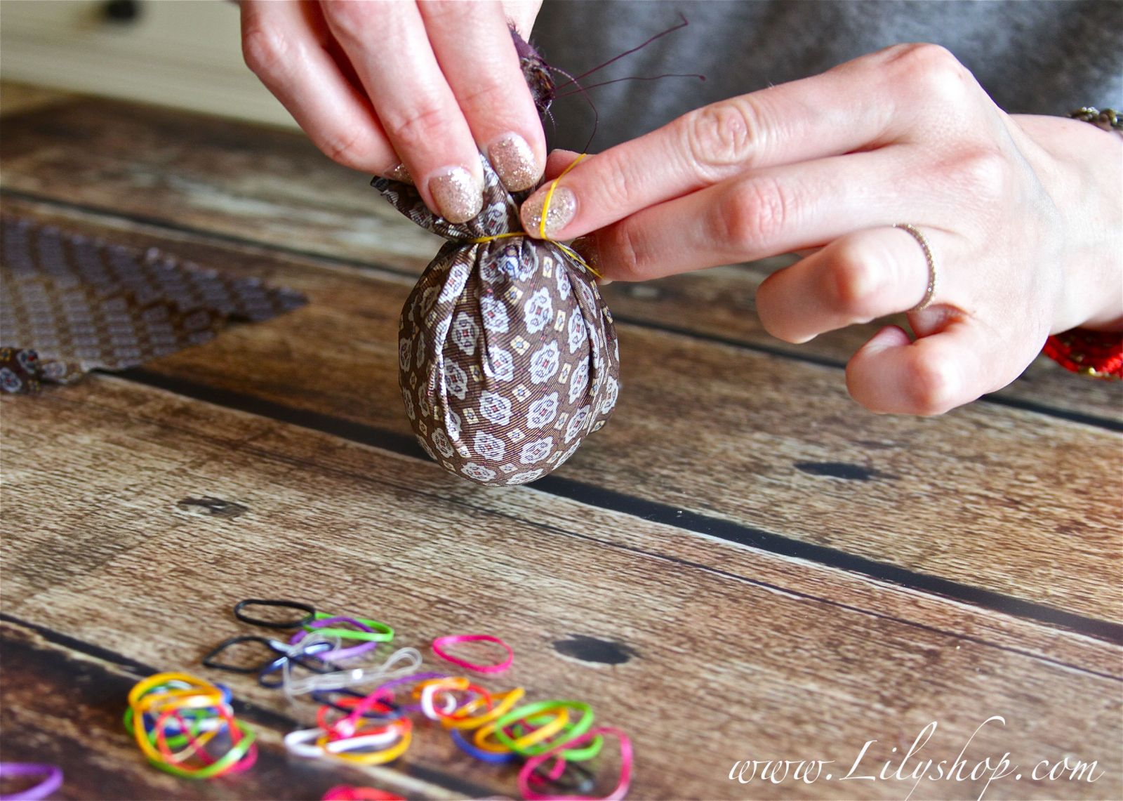 I used my daughter's hair rubberbands to tie the eggs. You can use regular rubberbands, string, or twist ties from the market as well. 