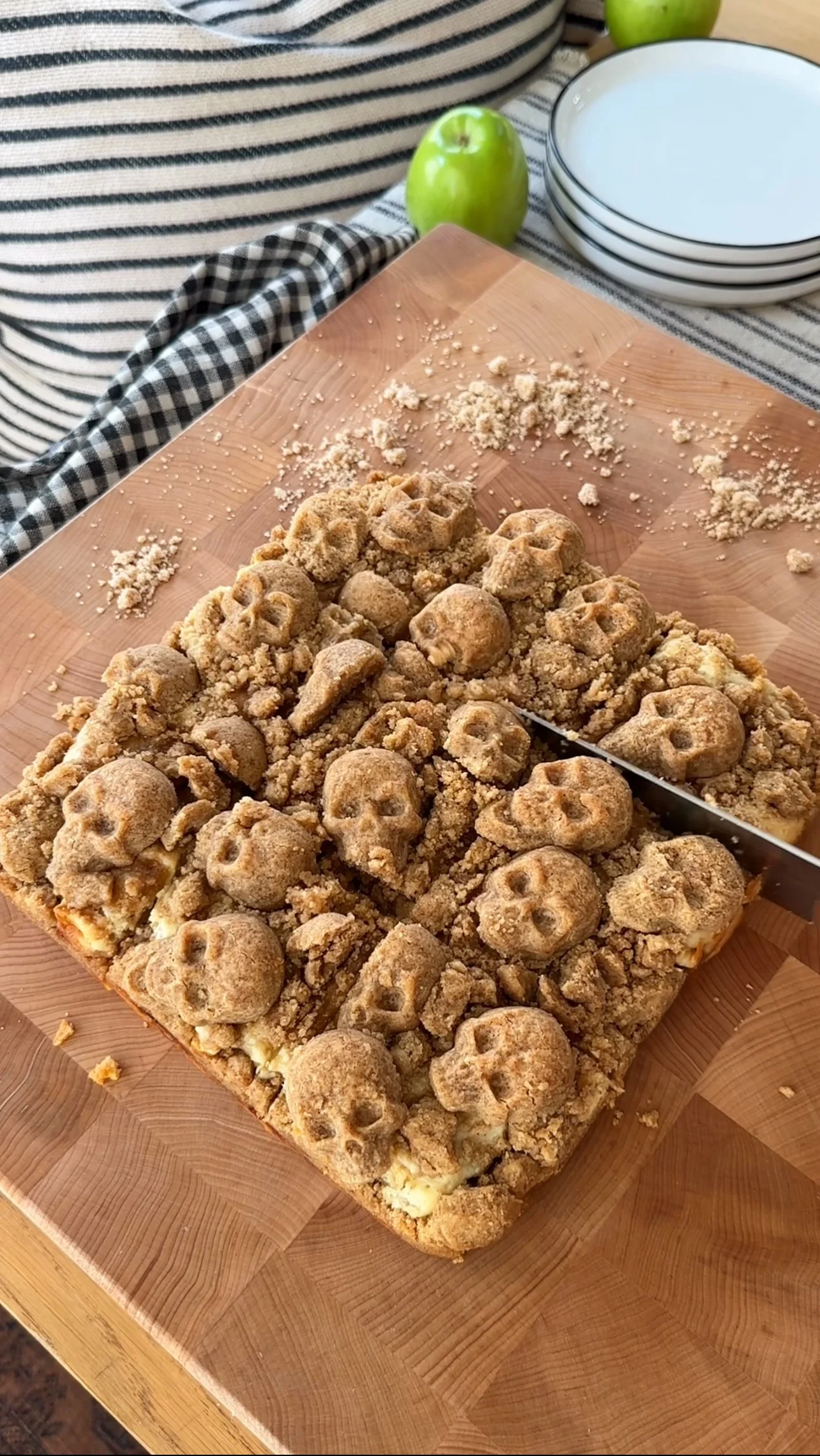Fall Apple Crumb Cake with Cinnamon Crumb Topping