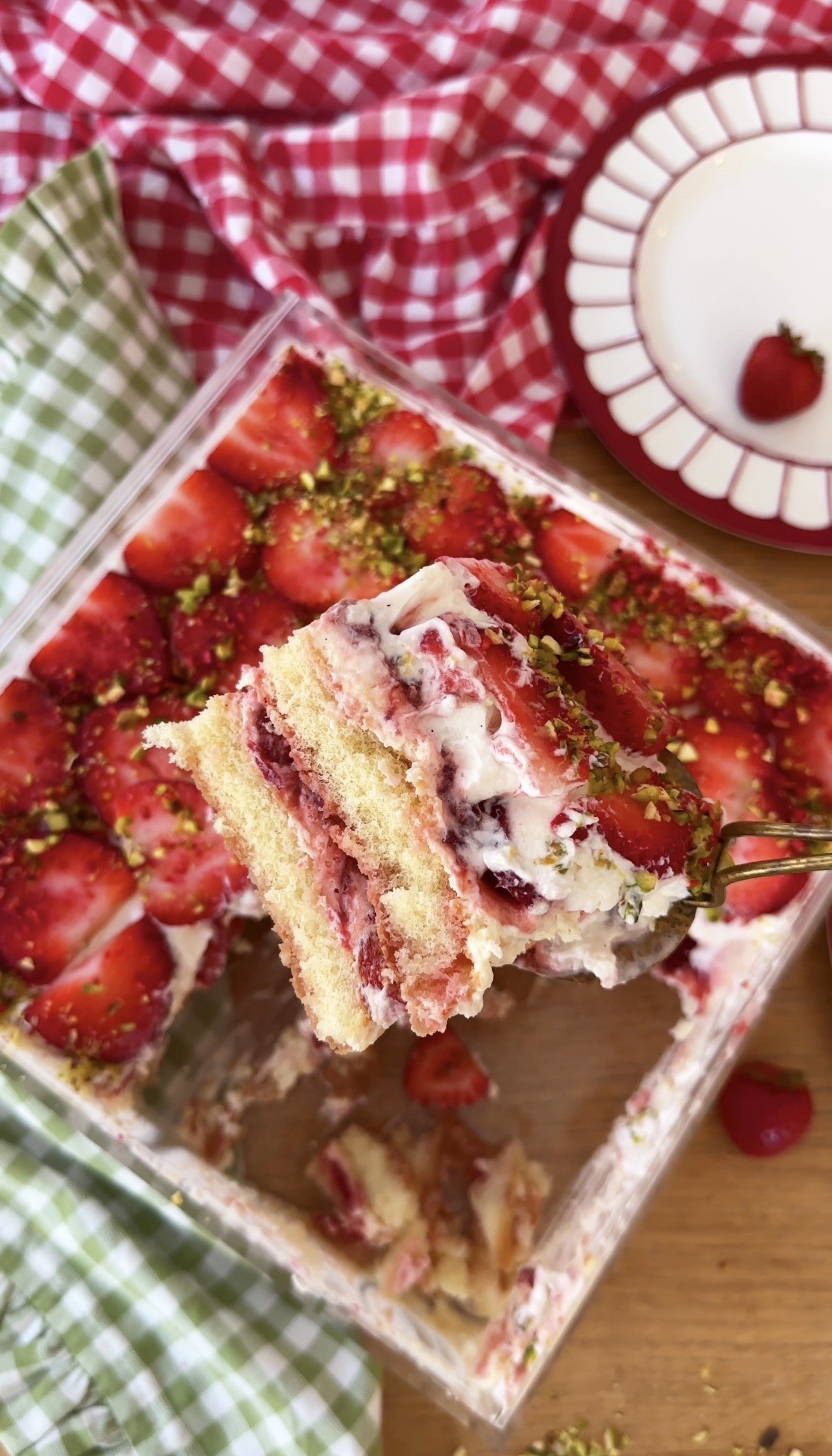 Easy Strawberry Tiramisu 