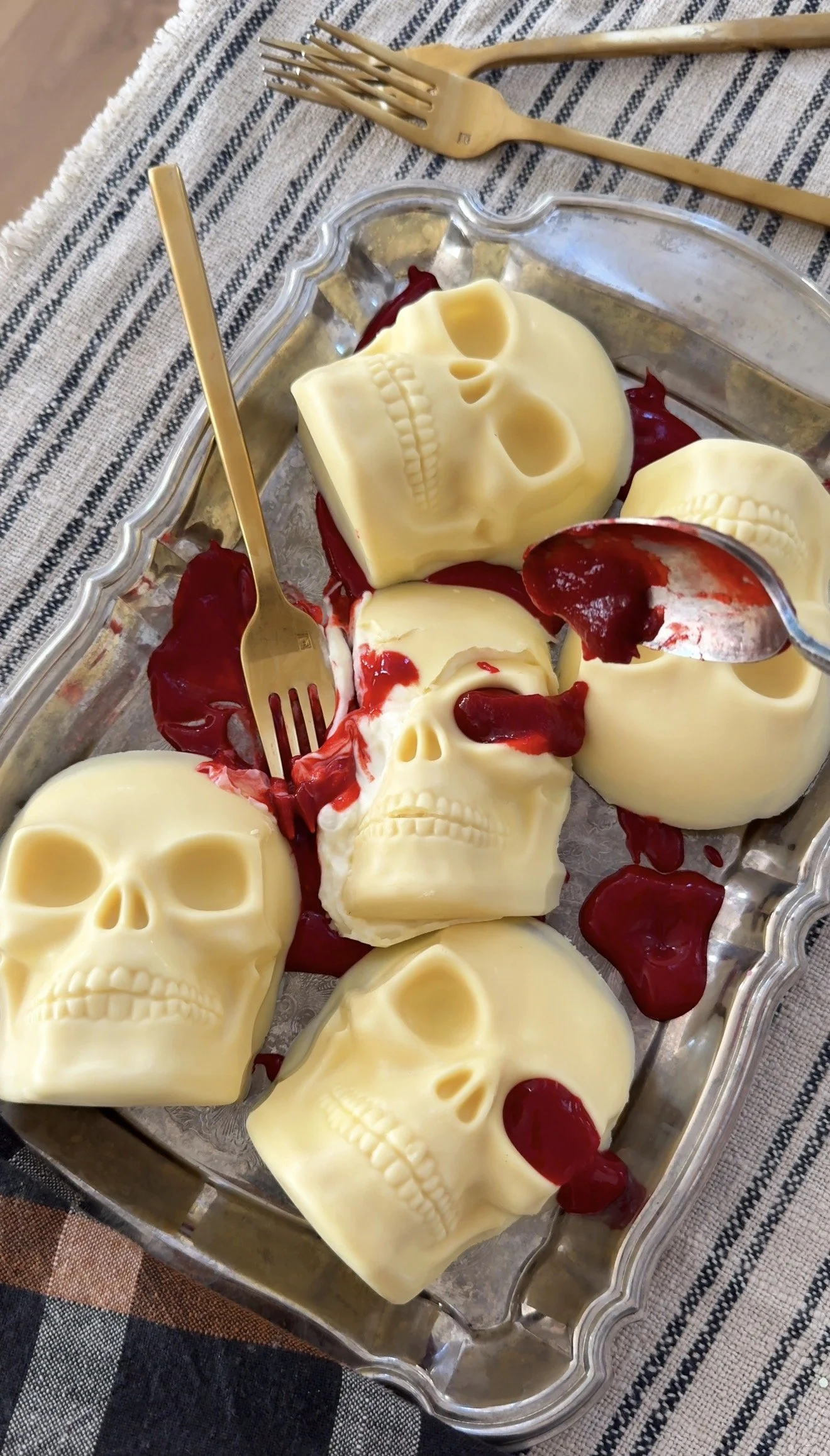 Whipped Cheesecake skulls with Raspberry Puree 