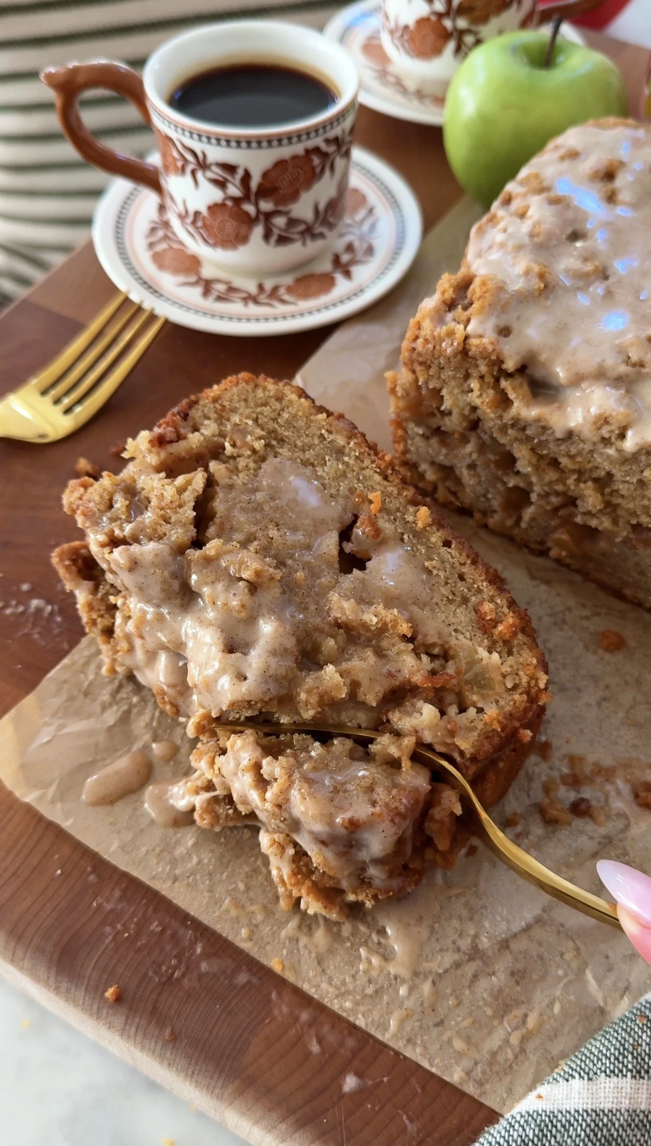 Apple Cinnamon Streusel Bread
