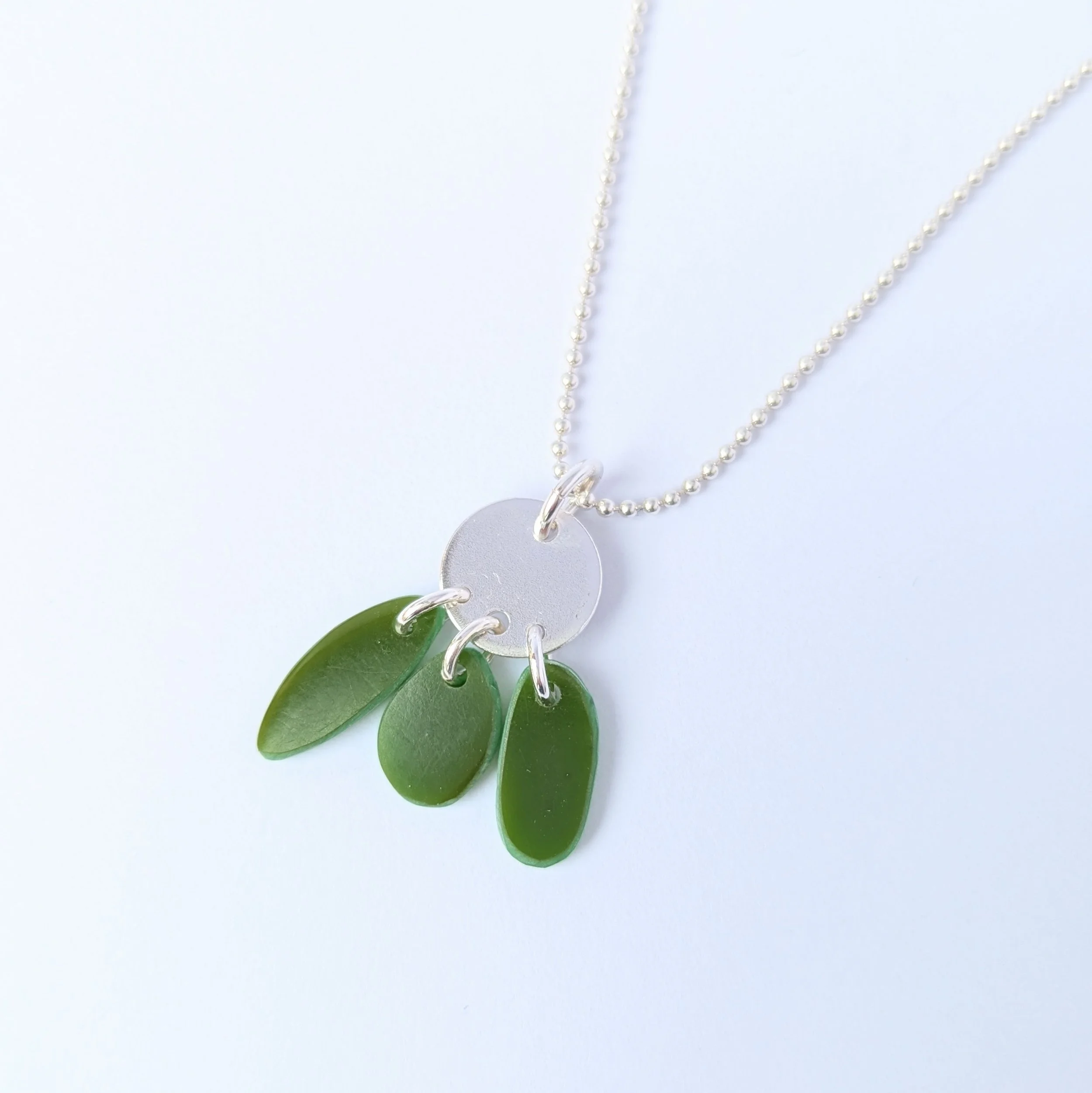 TW necklace disc Grn3.jpg