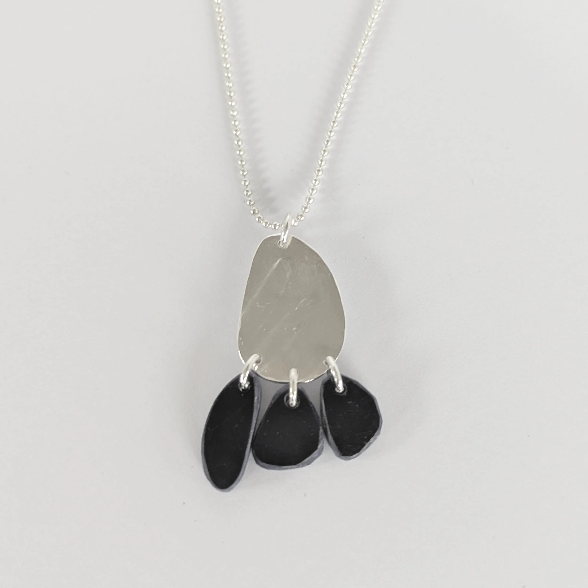 Tiddleywink pendant blk.jpg