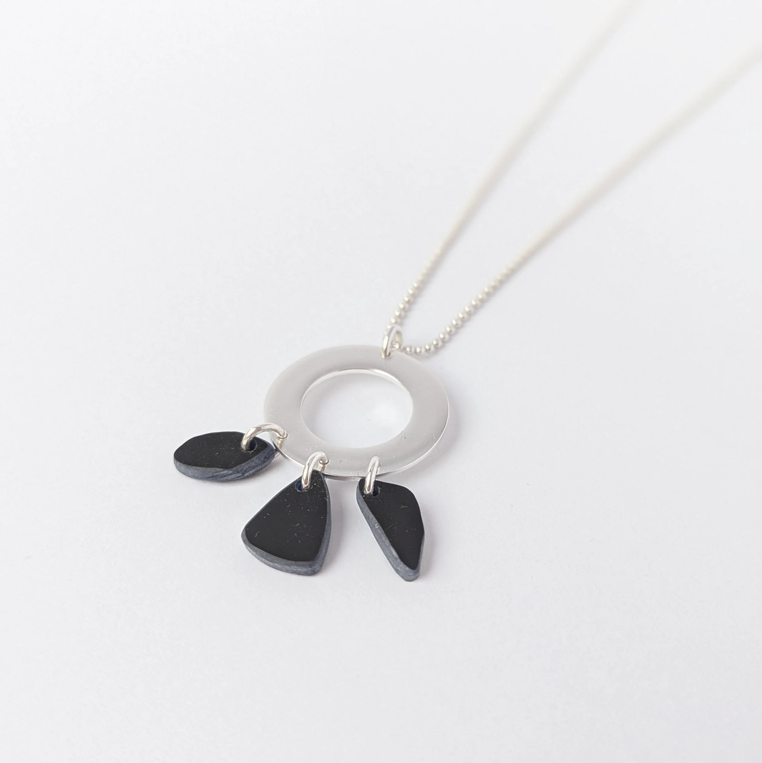TW necklace Ring blk.jpg