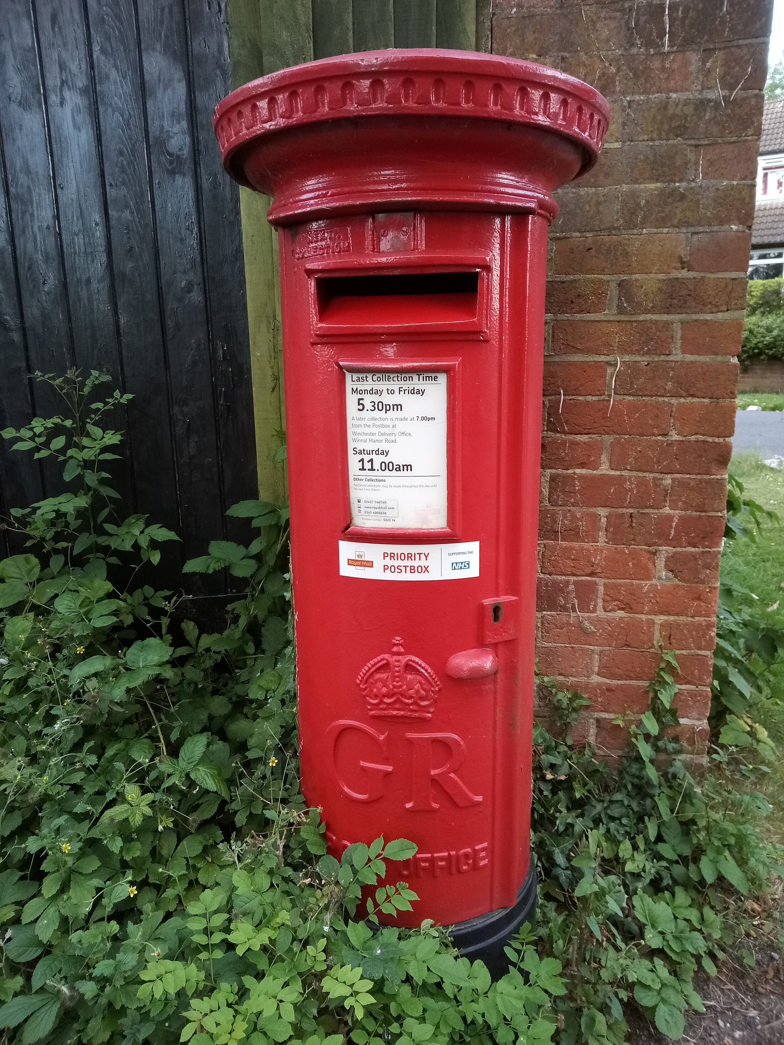  A postbox from the time of King Goerge VI on Quarry Road 