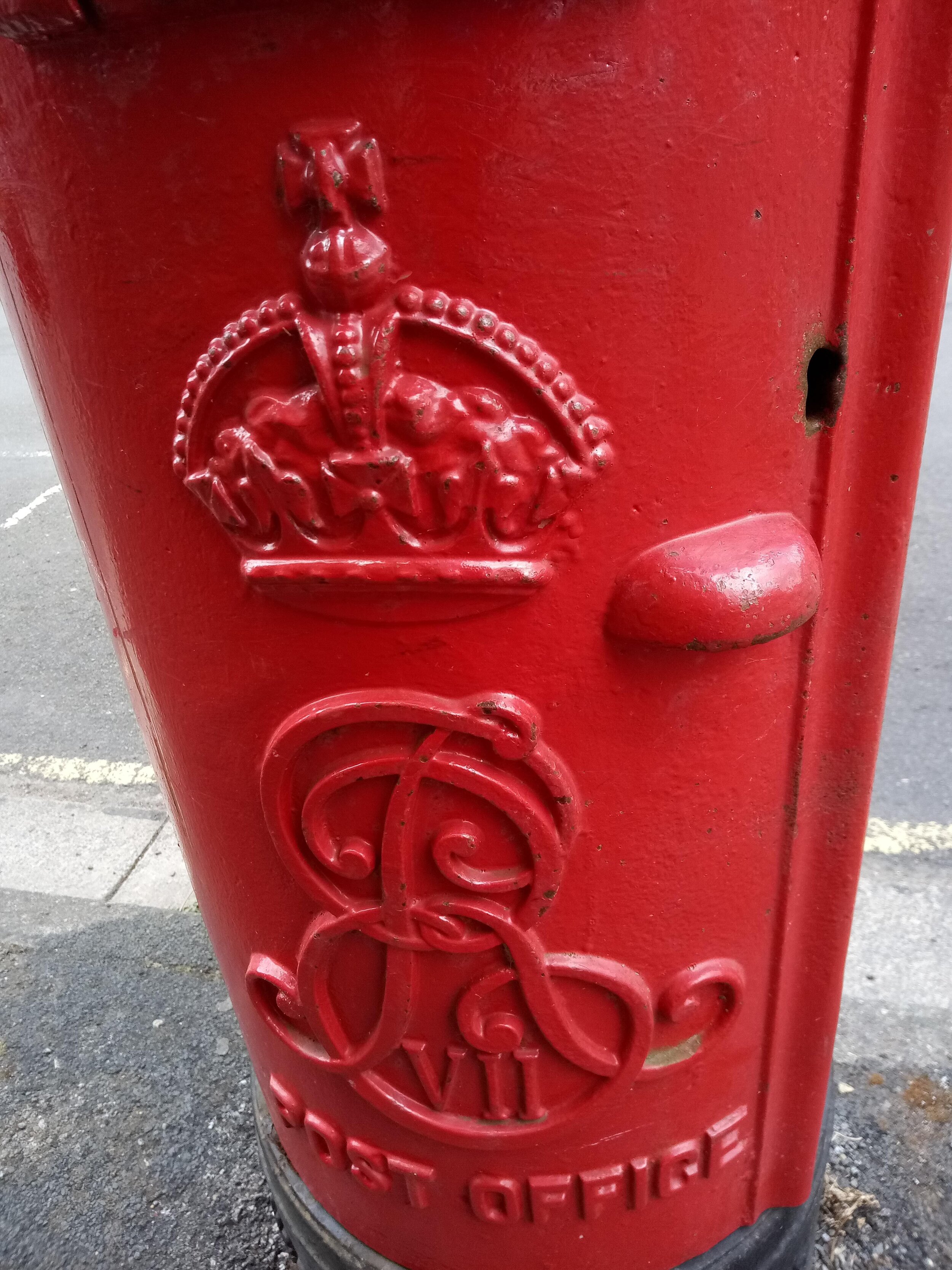  An Edward VII postbox can be seen on Boscobel Road 