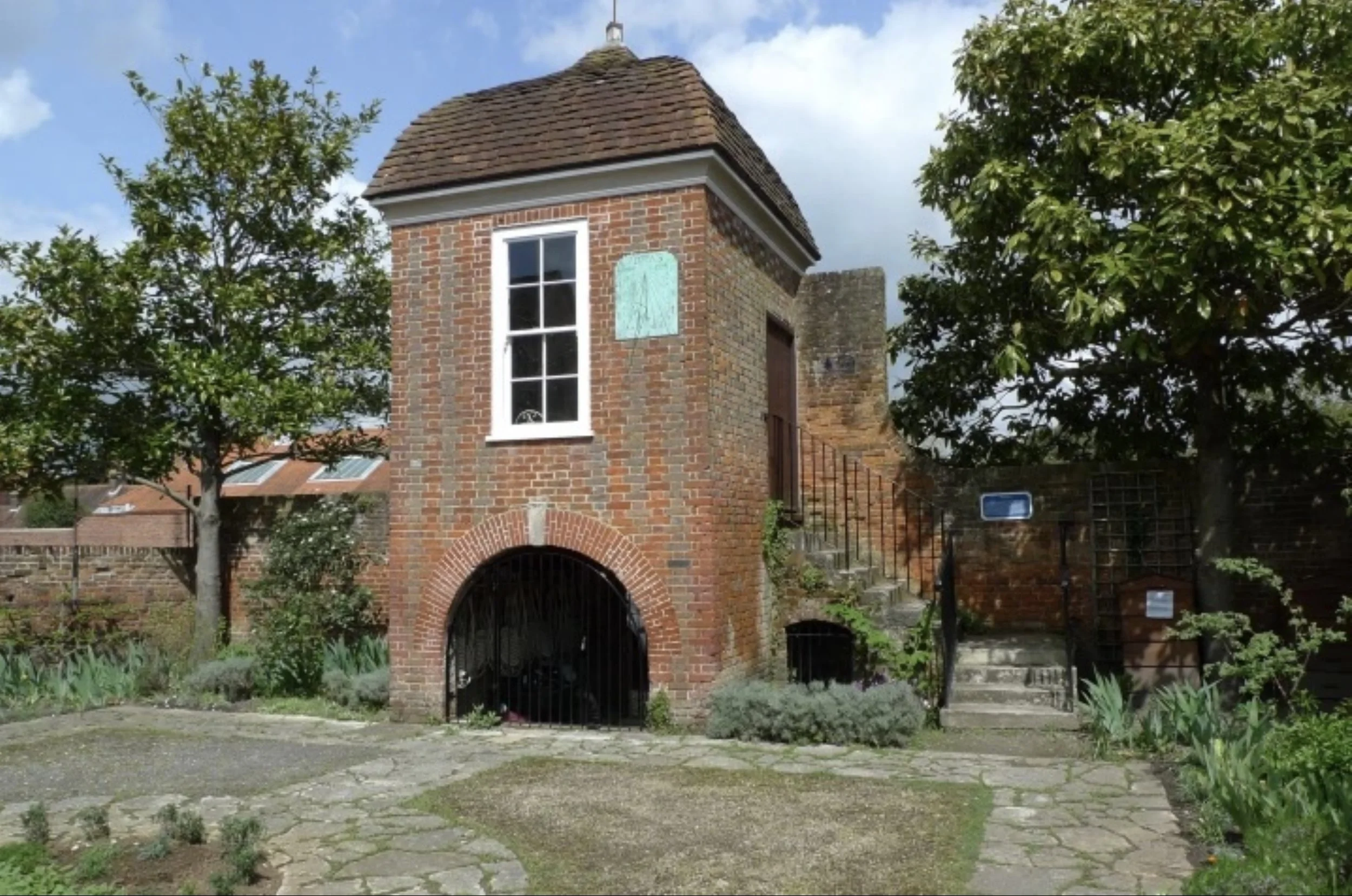 Havant Gazebo Garden