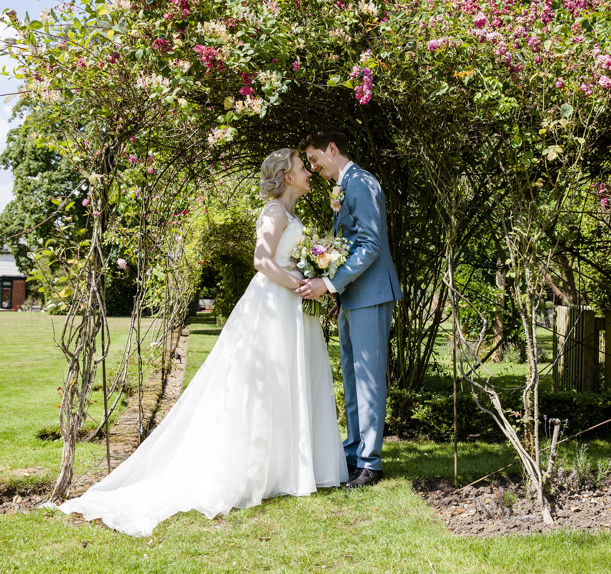 elizabethgphotography_kingslangley_hertfordshire_fineart_wedding_pottersbar_matt_katie_pegg_32.jpg