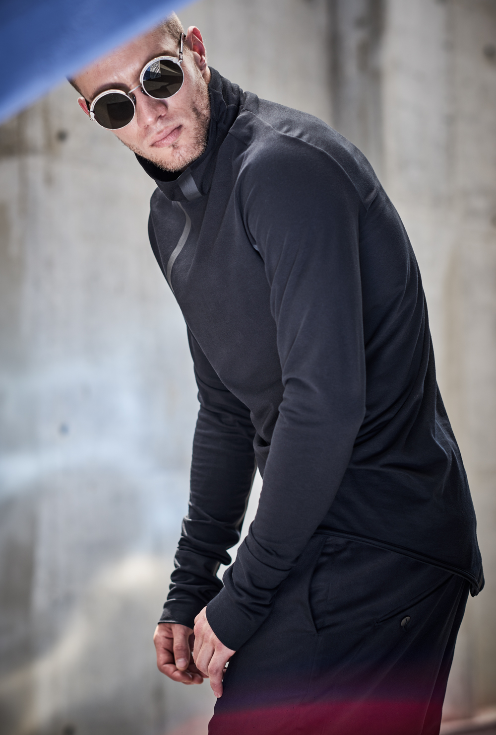 A flash to the disrupted formality of the now. Stopping the eye without interrupting the smooth flow of the look.