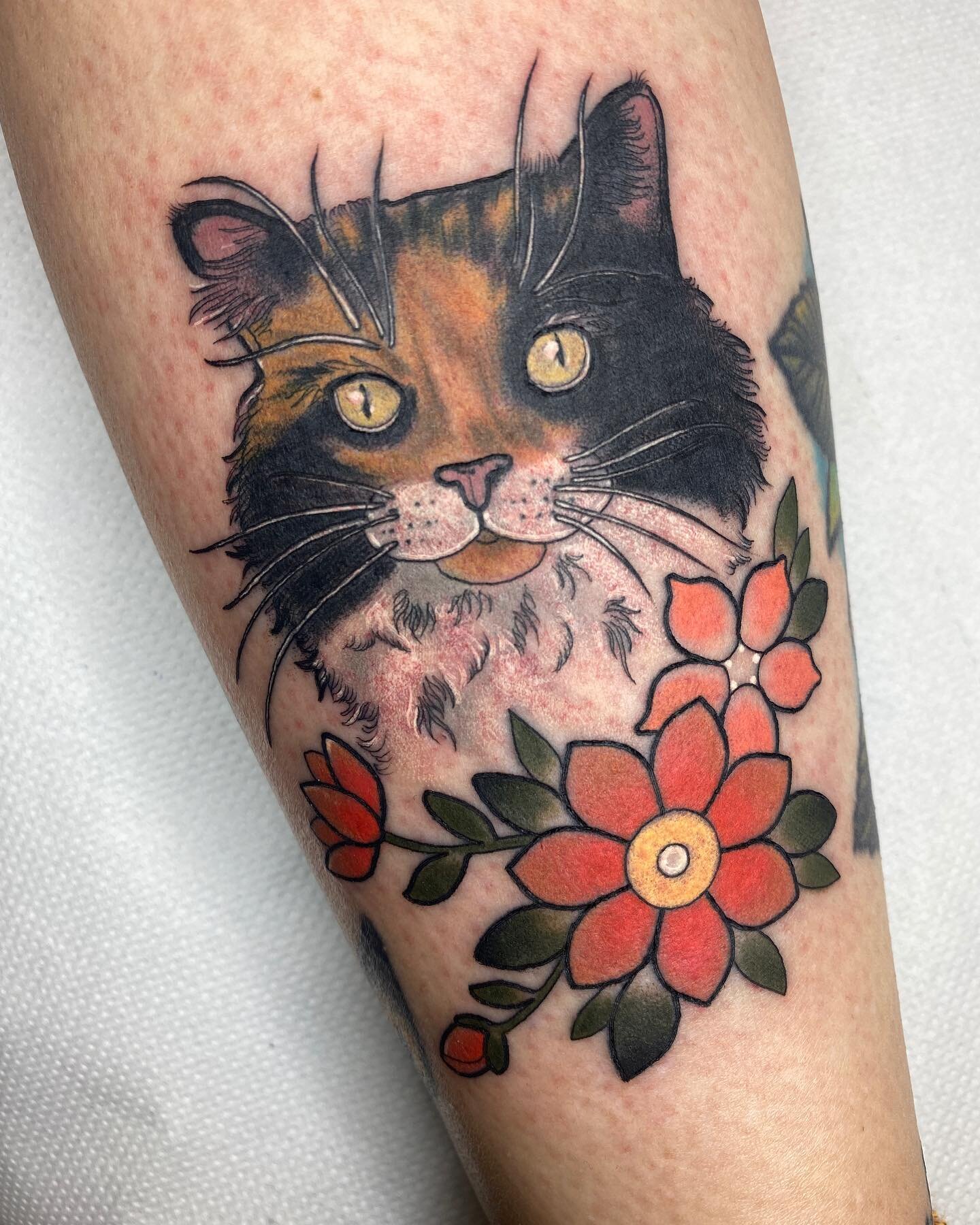 Dolly the cat today for @theloosehooker who won a voucher from a raffle I did during lockdown. Thankyou Cat! 🙌🏻 #kittytattoos #calicocats #tortiesofinstagram #catattoo #neotradeu #ntgallery #neotradsub #bristoltattoo