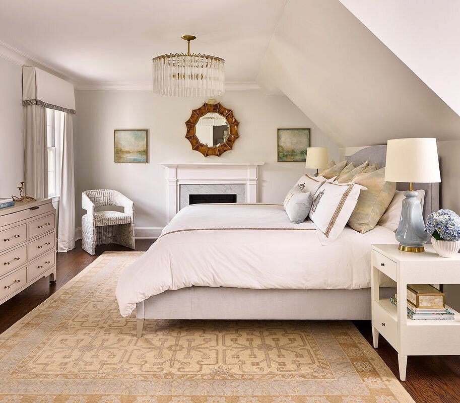 Sweet dreams are made of this&hellip;
.
.
.
#brookecoleinteriors 📸 @_dpphoto_  #traditionalmeetsmodern #myhousebeautiful #bedroomdesign #luxuryhome #charlotte #belmont