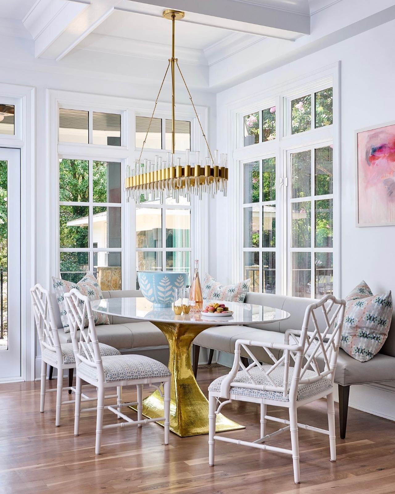 Easy like the weekend&hellip;. A wipeable faux leather dining banquette with stain resistant Crypton fabric on the dining chairs let&rsquo;s you relax and enjoy the weekend. ☀️