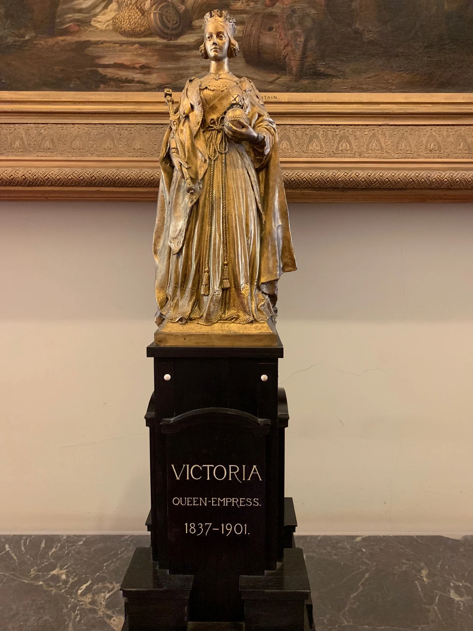 Victoria statue.jpg