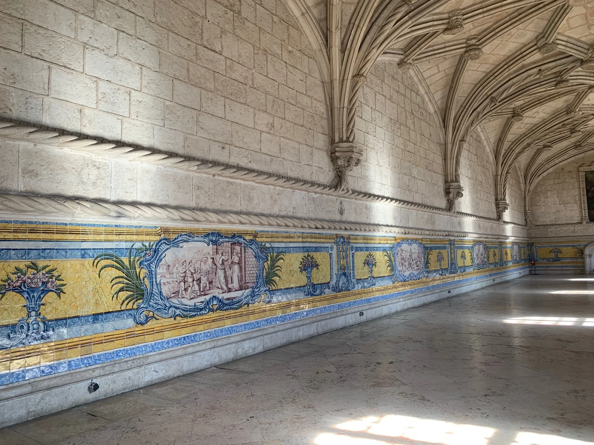 Monastery tiles Lisbon.jpg
