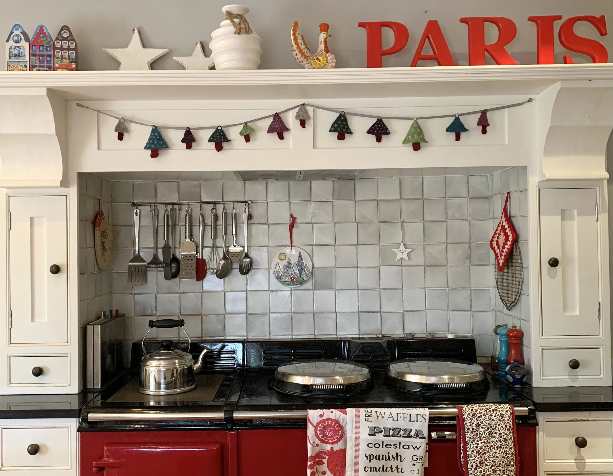 Making a knitted nordic Christmas garland
