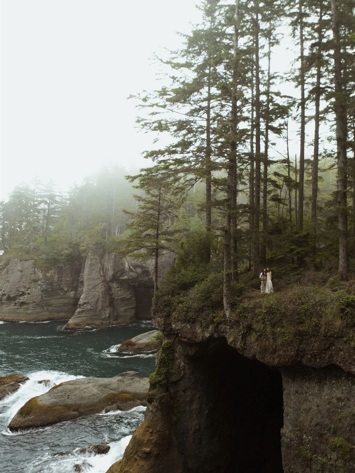 Fun fact: I typically only take 30-45 minutes total for couples portraits on a wedding day! (GASP!) My reasoning? The day isn&rsquo;t just about getting portraits, although an important aspect, your wedding is about being absolutely present with your