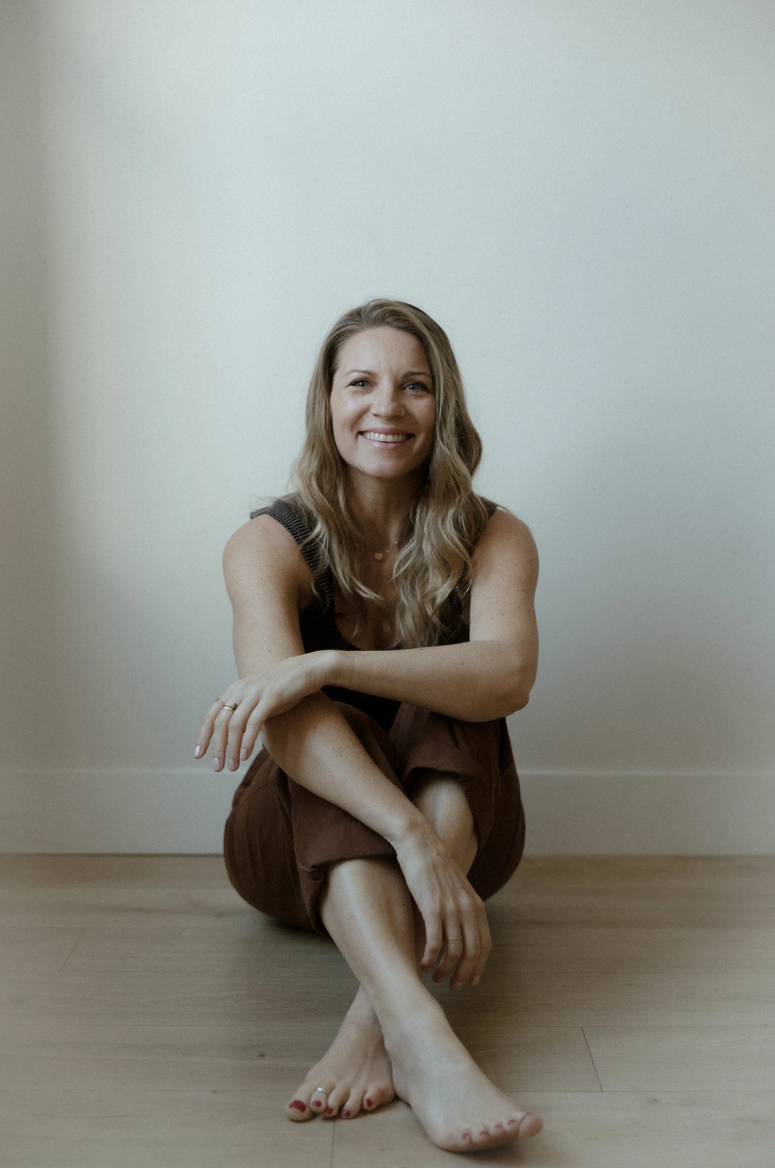 girl sitting on floor in photography studio for a headshot