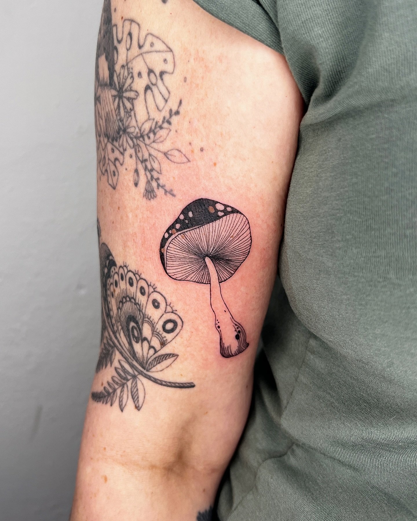 Added a #mushroom from my flash next to a healed collection from the past 7 years. Thank you so much Imke for trusting me since 2017💞🍄✨

Btw Can&rsquo;t wait for #mushroomseason 😍

⫸ 
Booking info: If you want to get inked, please stay patient. My