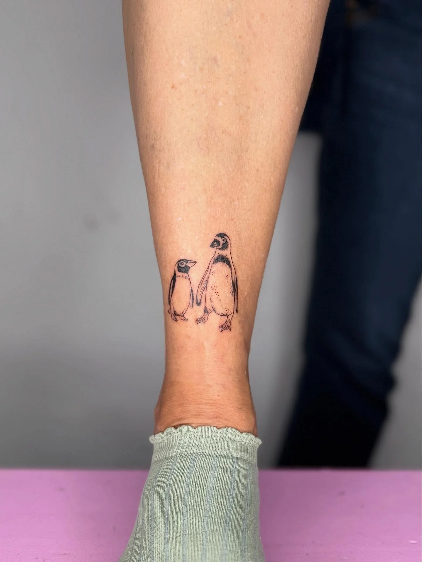Cuties 🐧 Thank youuuu!

Books open for
VIENNA: 10.-14.10.
HAMBURG: just a hand full free appointments are left in 2025 🙃