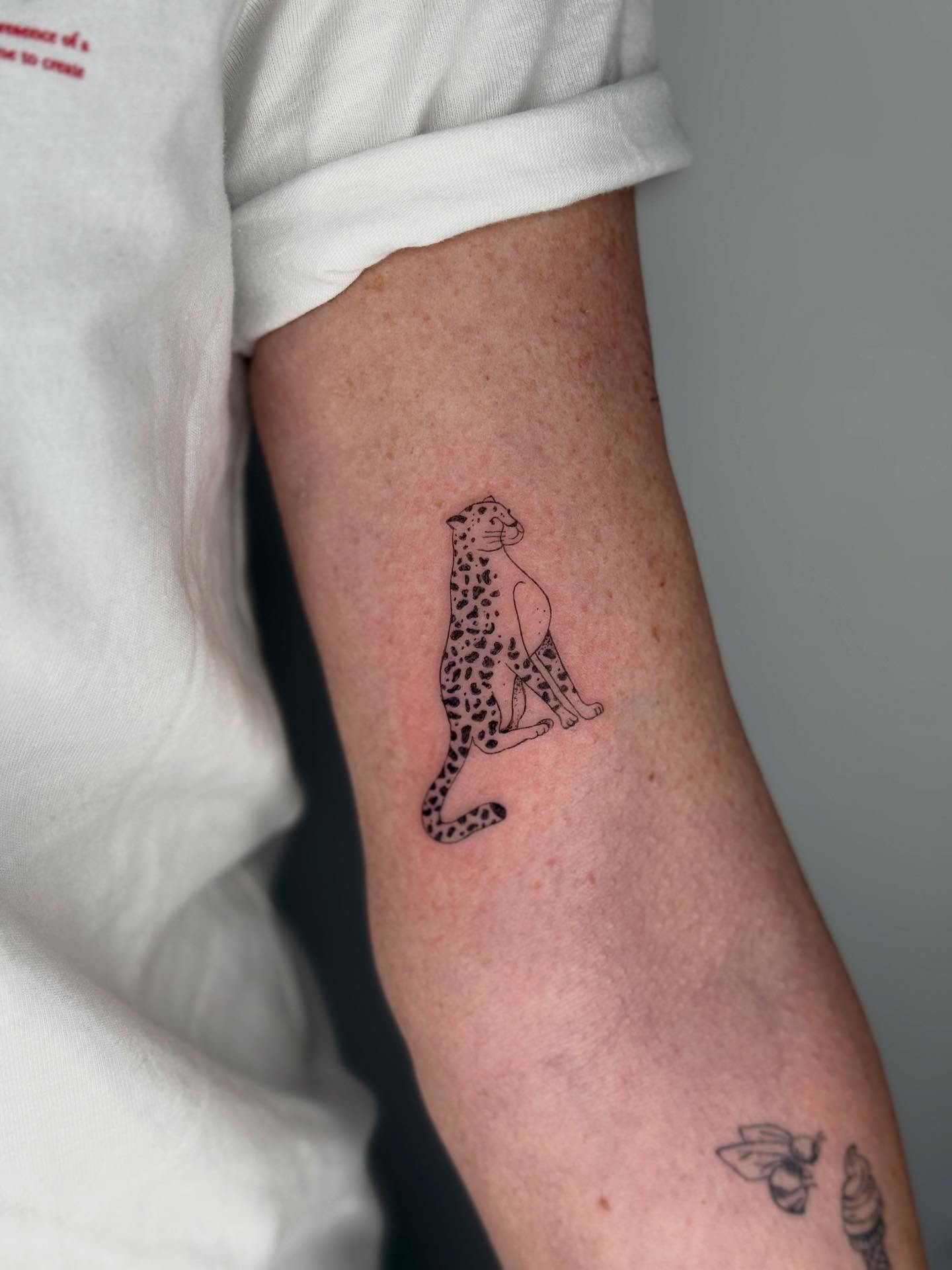 Today: One cat becomes two Lovecats 😻

The one on the front is new, the one on the back is healed, and in between there are lots of old and new cute stickers 💘 Thank you so much!!!!

⫸ 
Booking info: If you want to get inked, please send me an emai