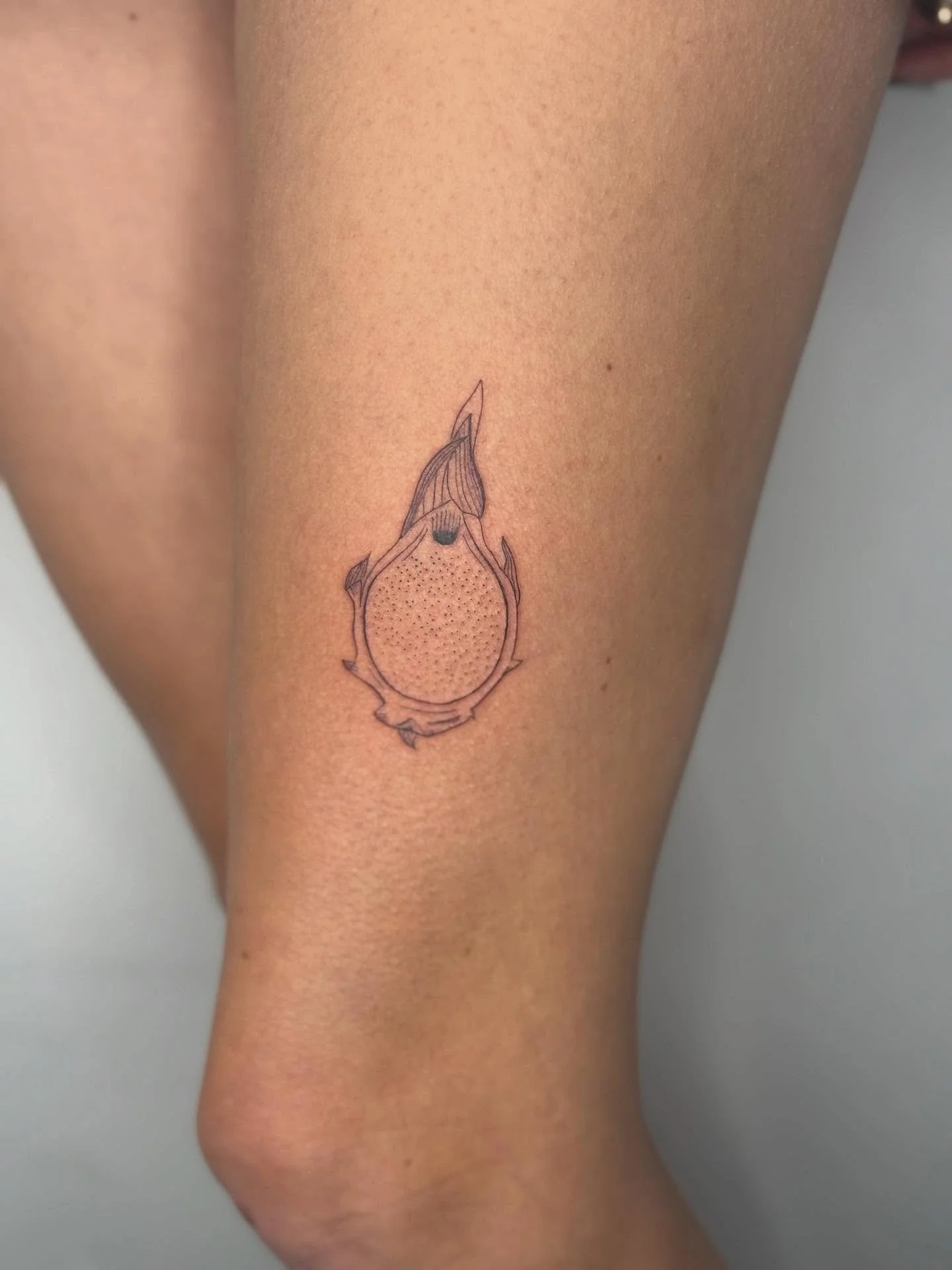 The end of the year is getting fruity.
This time last year, I was in Vietnam eating dragon fruits. Full circle moment. 

Psssst: swipe to find my last free spots in January 🐉