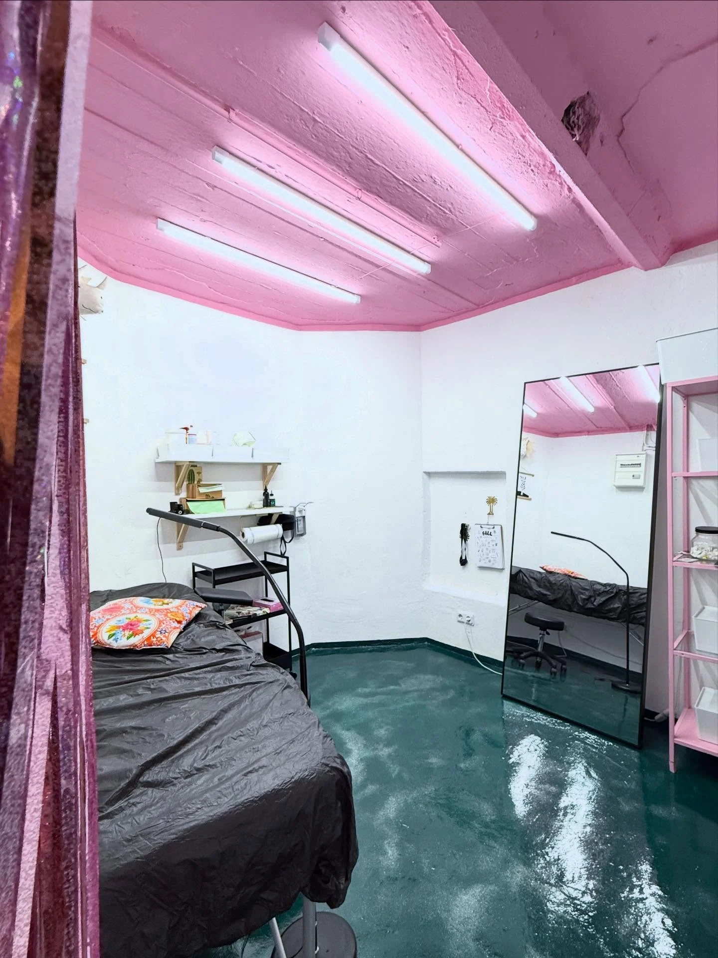 2026 - let&rsquo;s do this!
Everything is fresh and clean and sparkling again. Swipe to see the first tattoo this year ⭐️🪼

⫸ 
Booking info: If you want to get inked in February or March, please send me an email. My bookings are open until all appoi