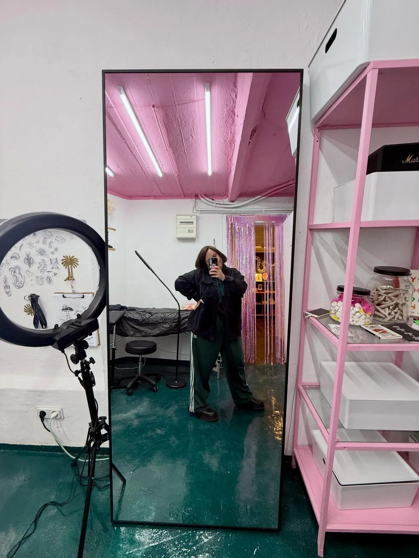 February 2026 dump 🤒🍕📽️🤡♈️🍸🌷🤼&zwj;♀️🌞

After 2 weeks sick, it was all about great food, friends, cineville, carnival, spring and drag wrestling 🤌🏻