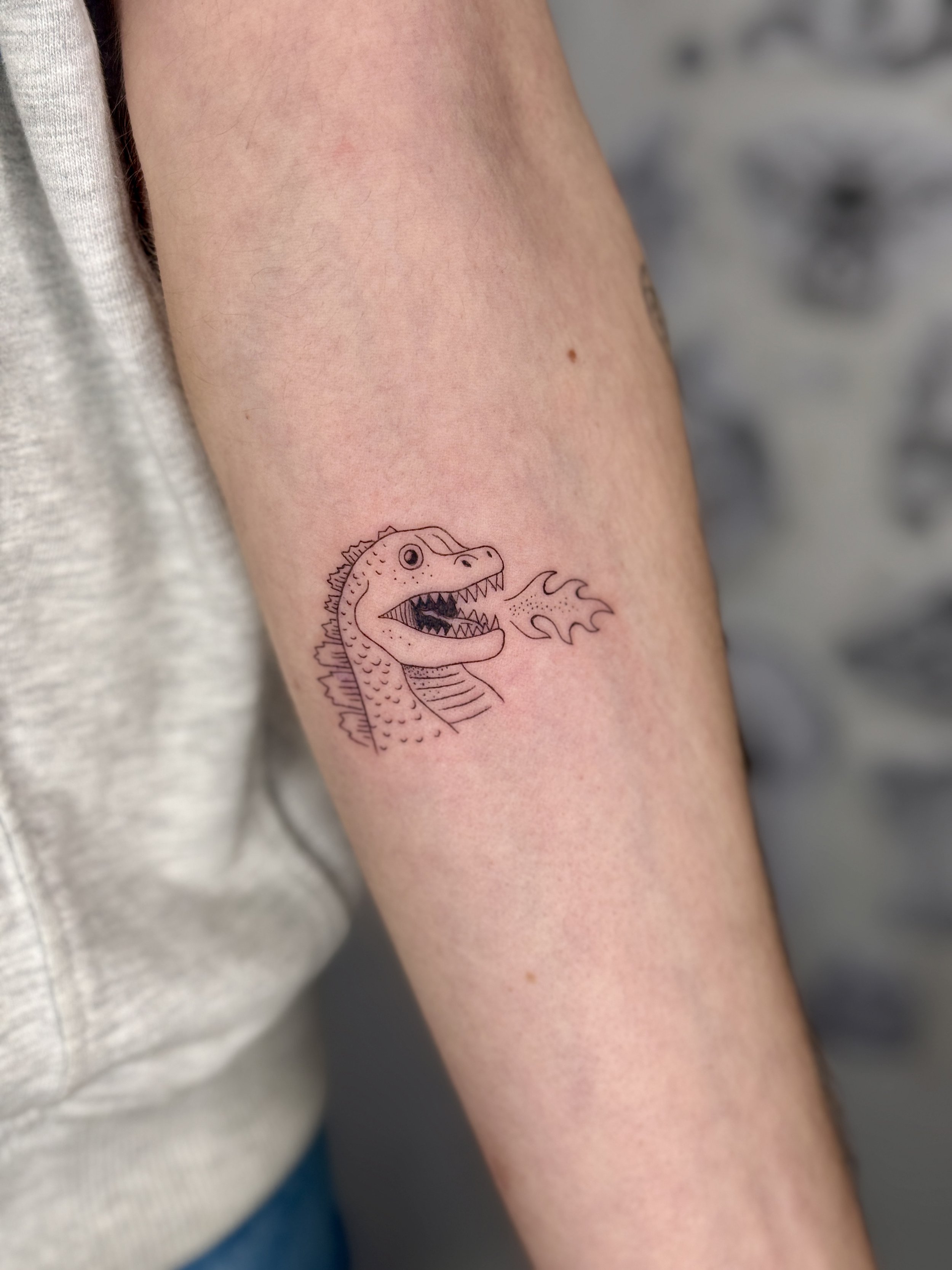 FrauInes_Tattoo_Godzilla.jpg
