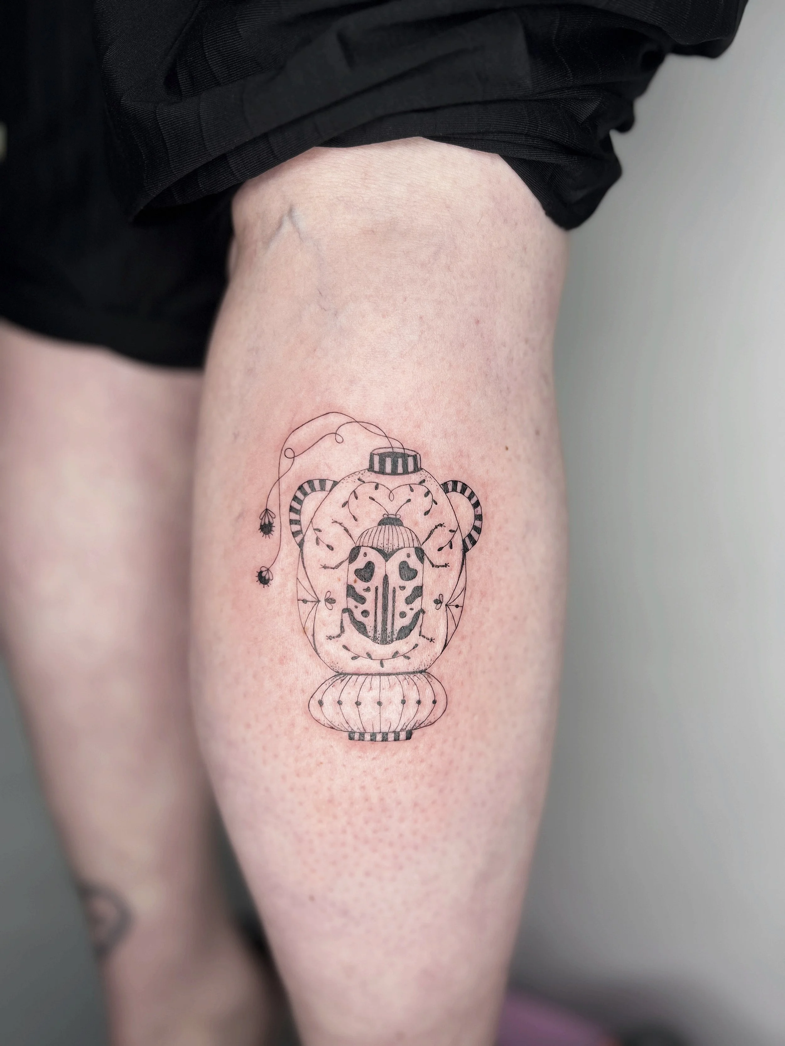 FrauInes_Tattoo_KaeferVase2.jpg
