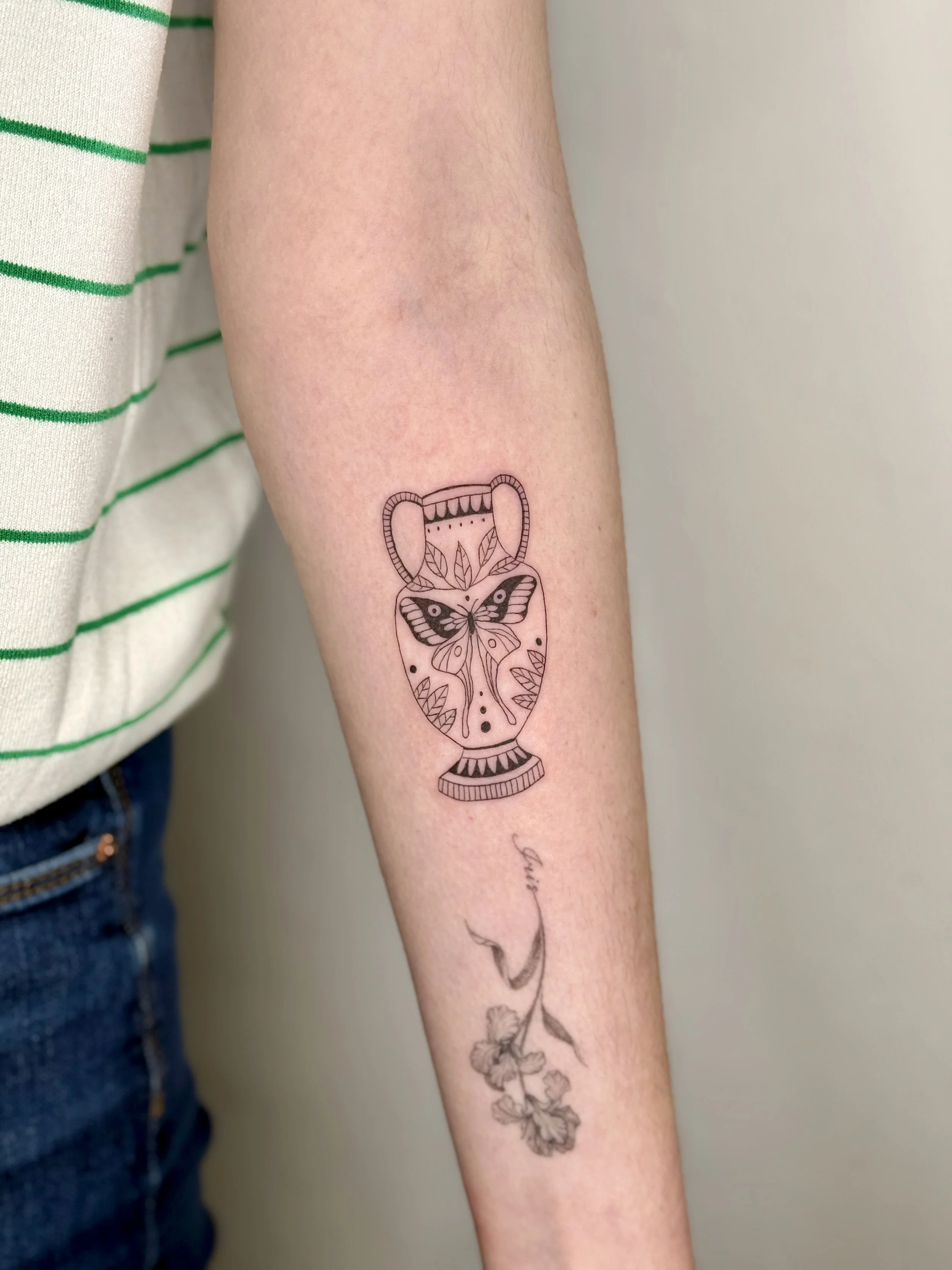 FrauInes_Tattoo_Vase-Falter.jpg