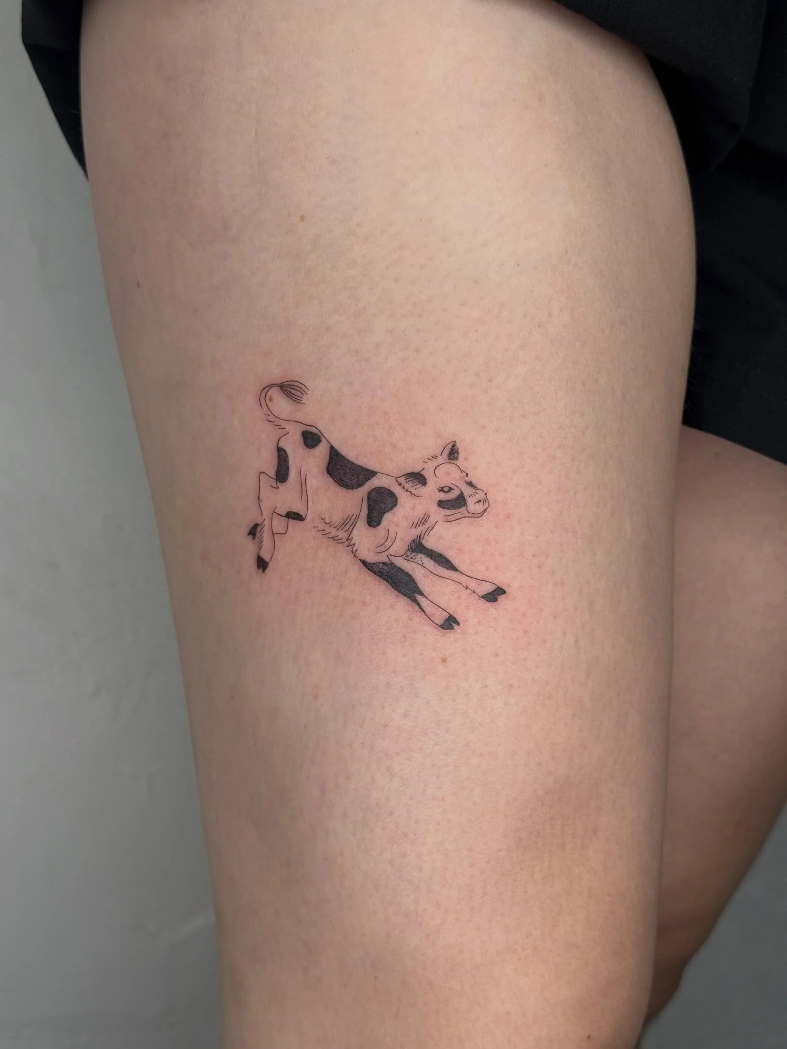 How cute can a tattoo be? 🥹🩷🐮
Thank you for your trust and this lovely idea!

There are still a few slots left in October &ndash; swipe to see all the available times 💌 hello@frau-ines.de

Psssst: November and December are also still open for boo