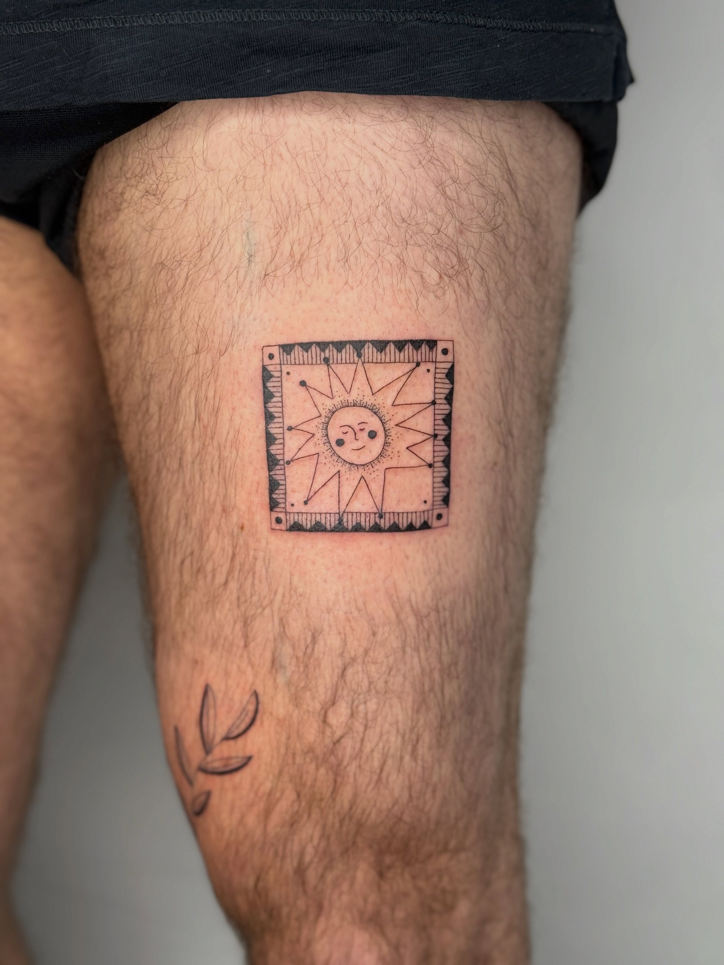 Just a bit sunny Sicily flashback vibes - done on a windy autumn day last week 🙃 thank you for choosing this wannado! 🩷 Would love to ink more from my Sicily flash 😮&zwj;💨

There are still a few free appointments this year! Swipe to see all avail
