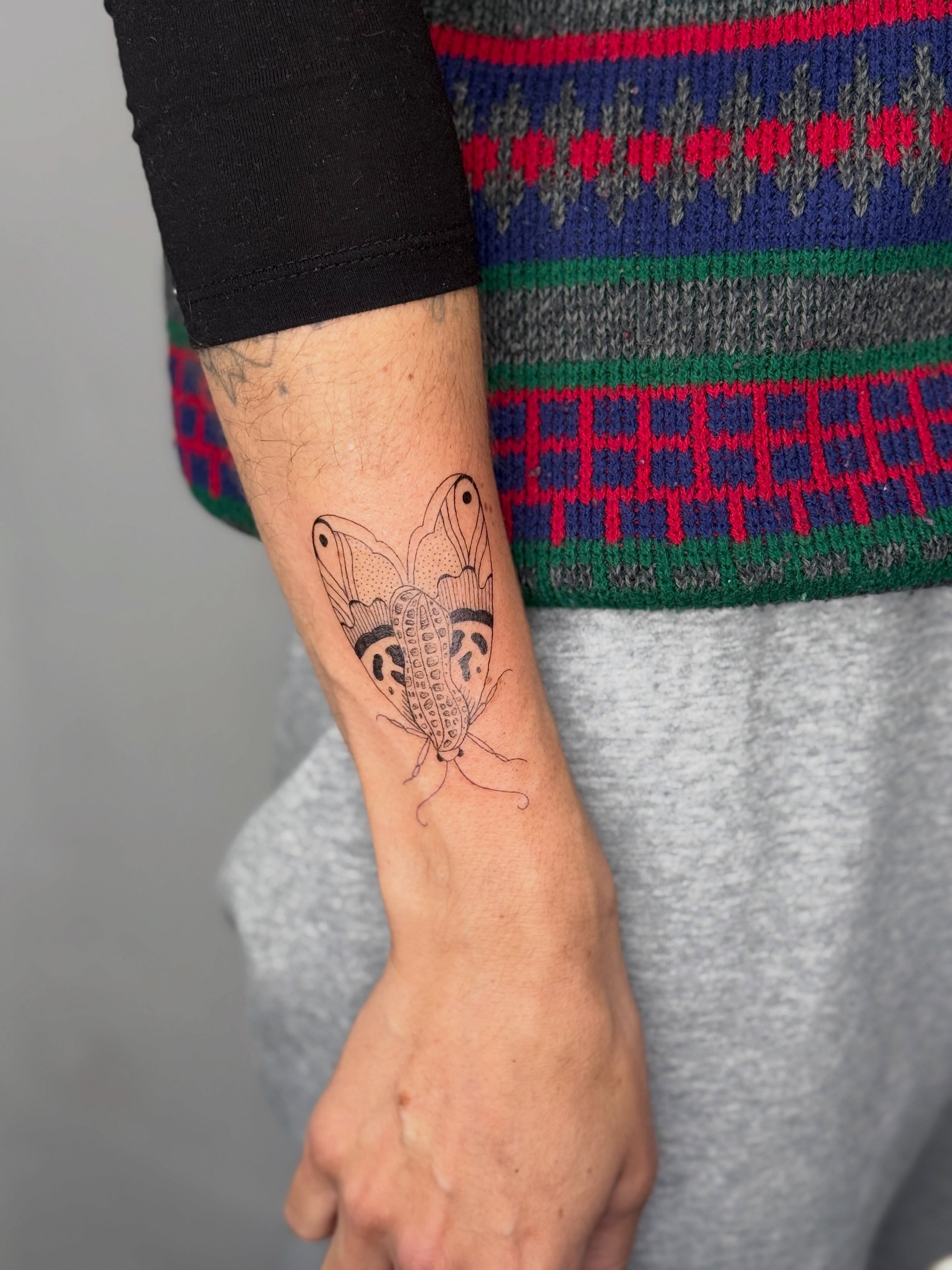 She&rsquo;s a peanut moth and she&rsquo;s got a friend 🥜🦋🫛
Looooooved it! 💘 

Wanna have an individual veggie insect? Drop a line via email to book 💌 hello@frau-ines.de
Or subscribe to my newsletter, to be the first for updates and new flashes ?