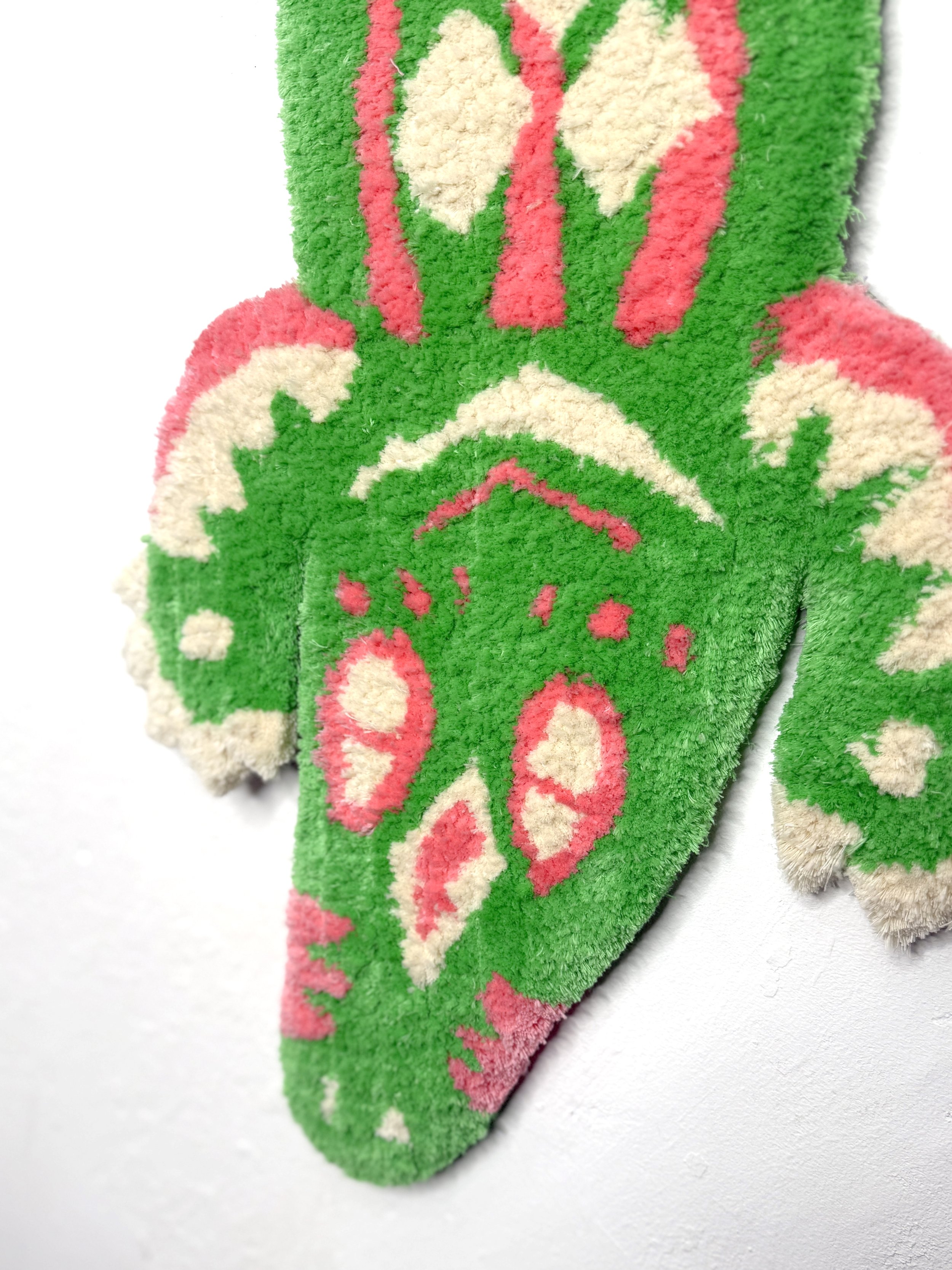 FrauInes_Rugs_Croco_hellgruenrosabeige_1.jpg