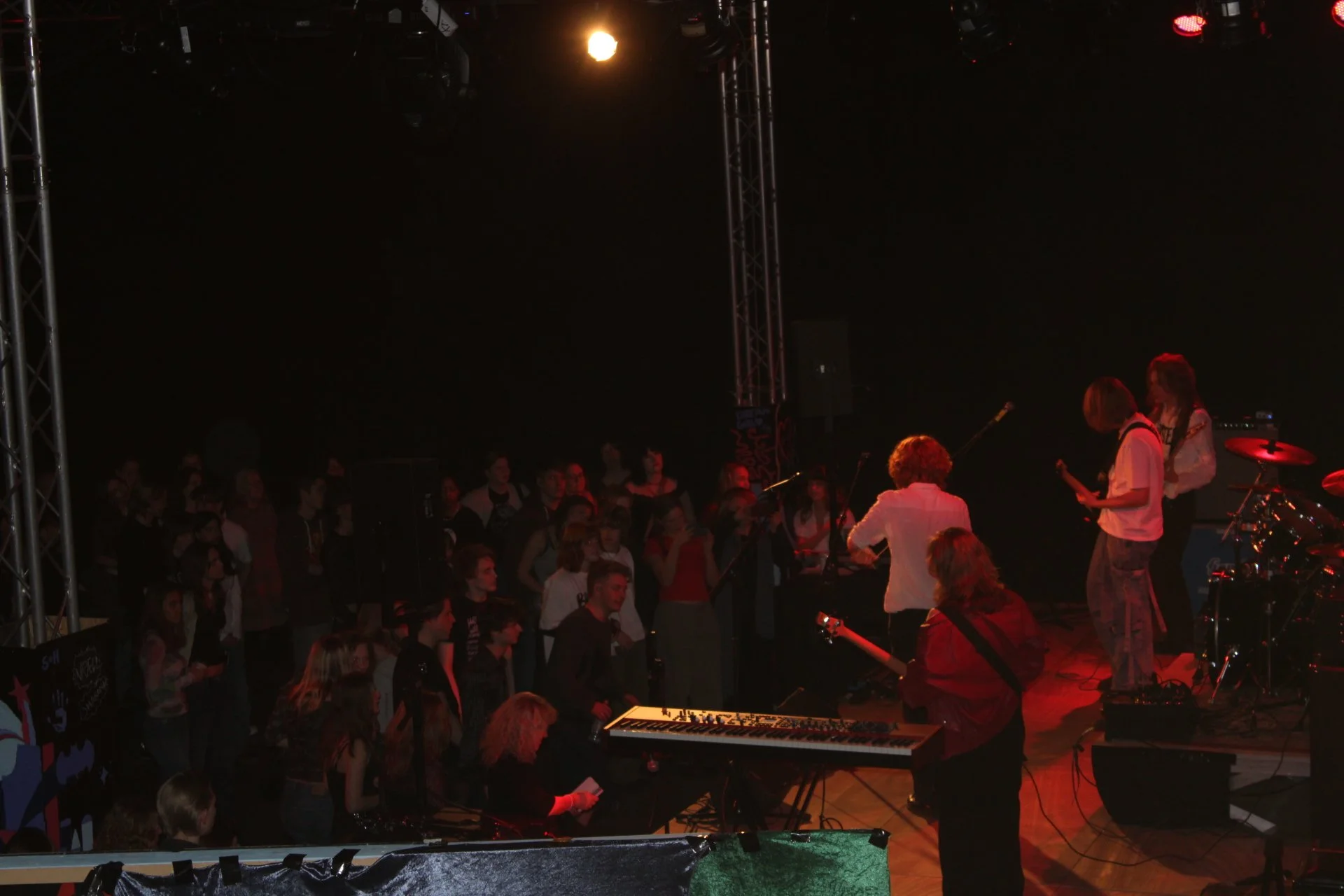 band med publikum.JPG