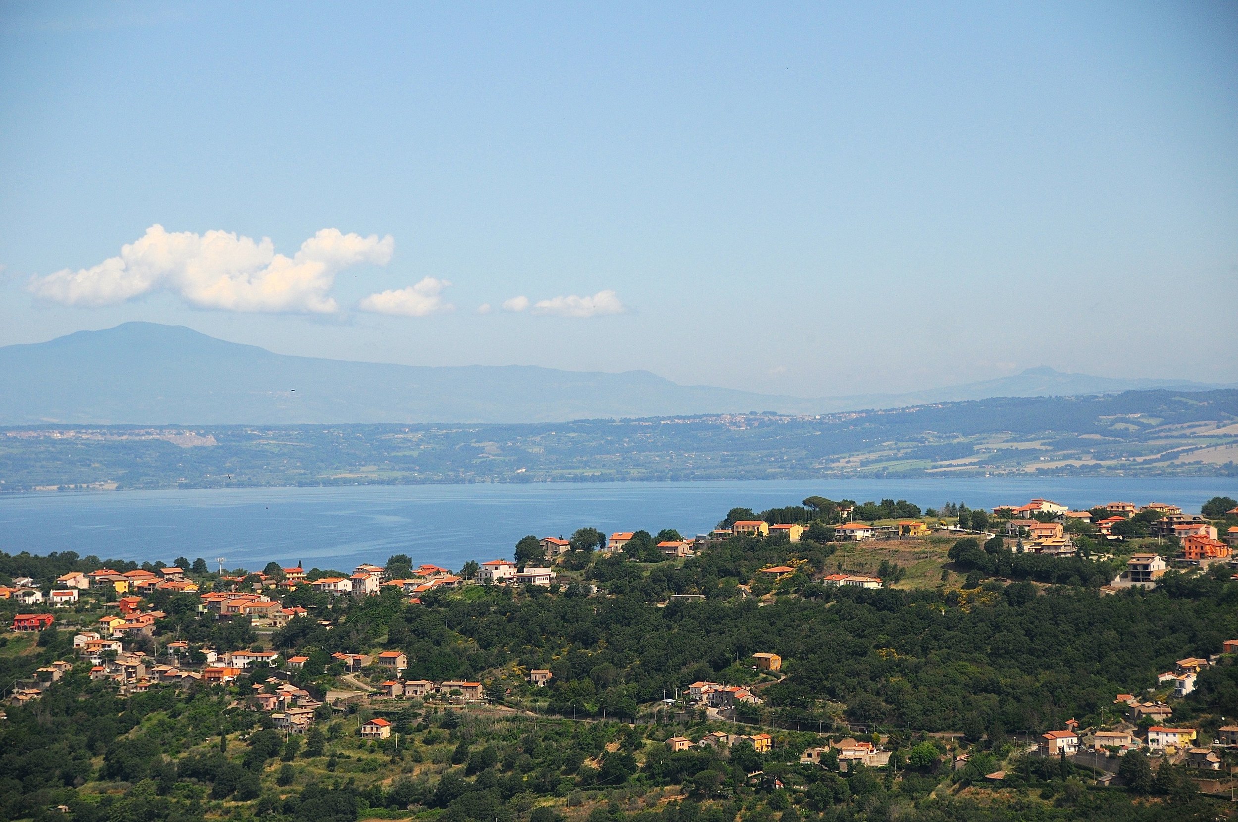 Utsikt fra Montefiascone over Bolsenasjøen