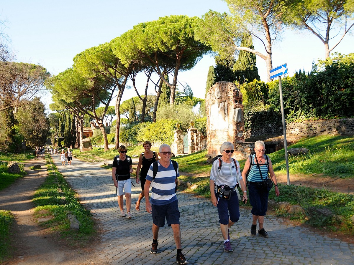 Vandring fra Roma og sørover starter på Via Appia Antica