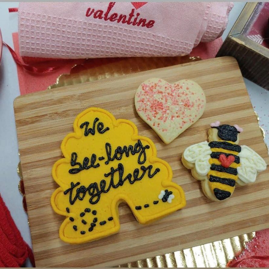 We Bee-Long Together 🐝 #valentinescookies #countrycookiemo #ordernow‼️ #beecookies