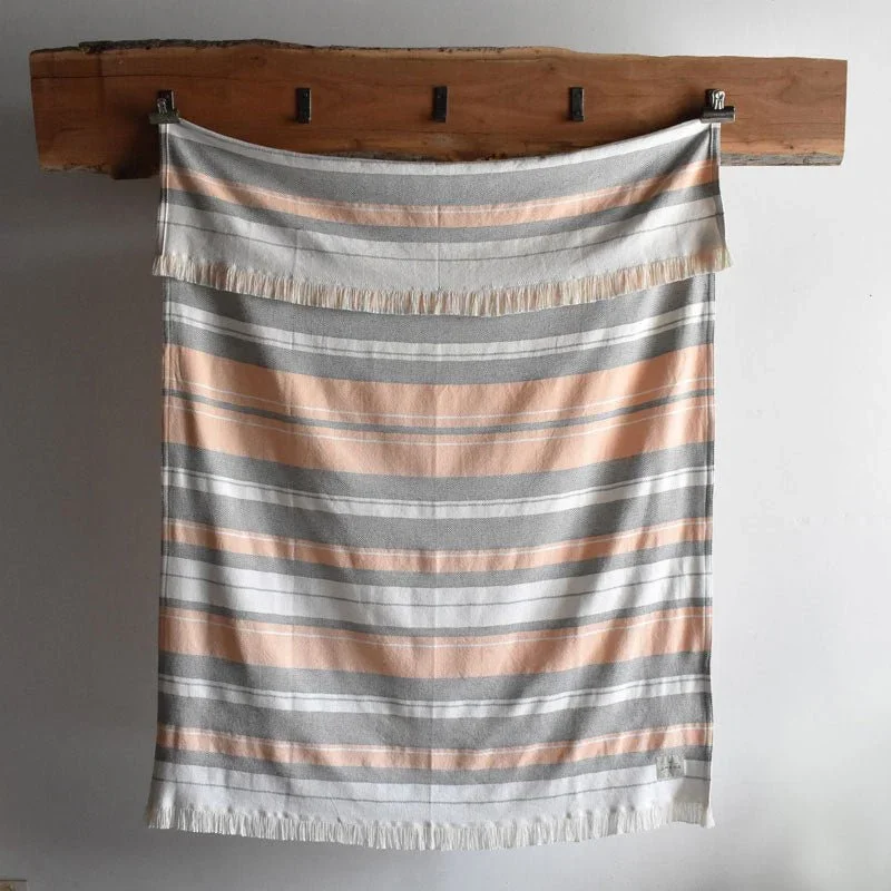 escape-throw-blanket-4933807.jpg.webp