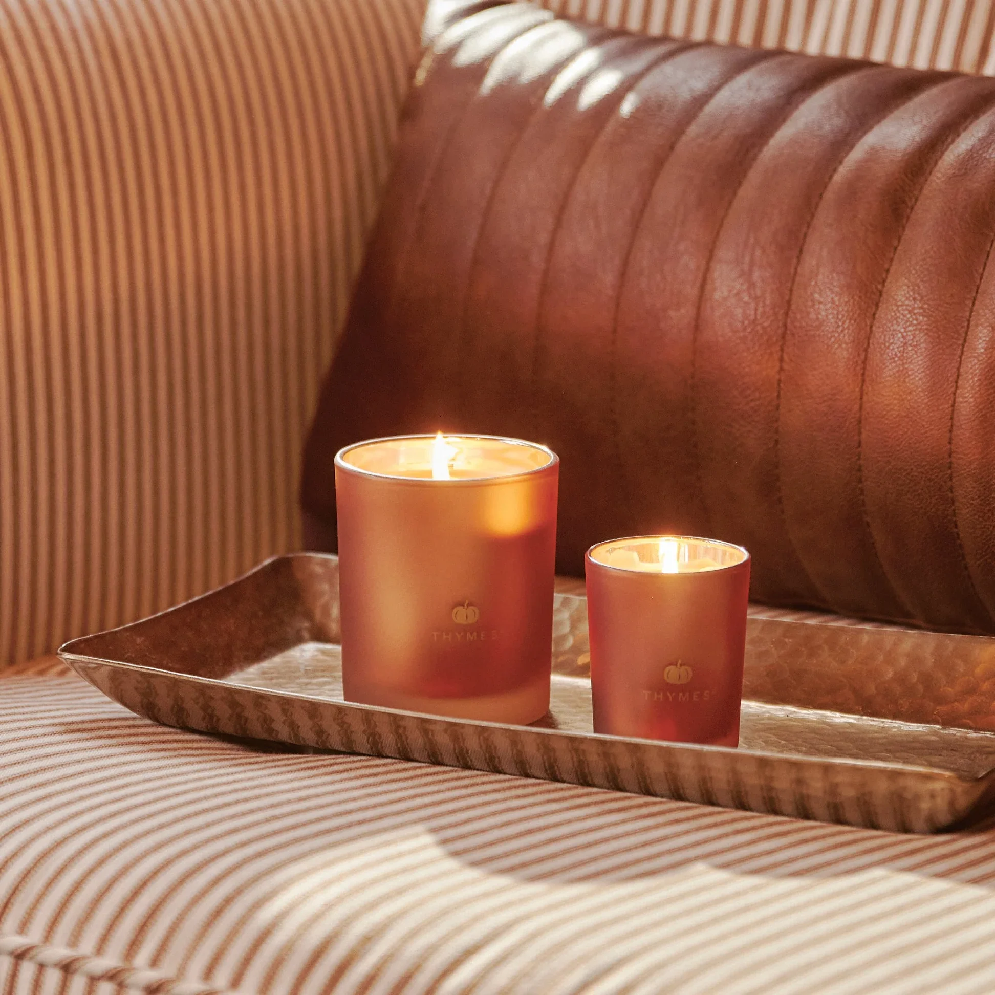 thymes-hy23-pumpkin-laurel-6.5oz-candle-web-alt-2.jpg.webp