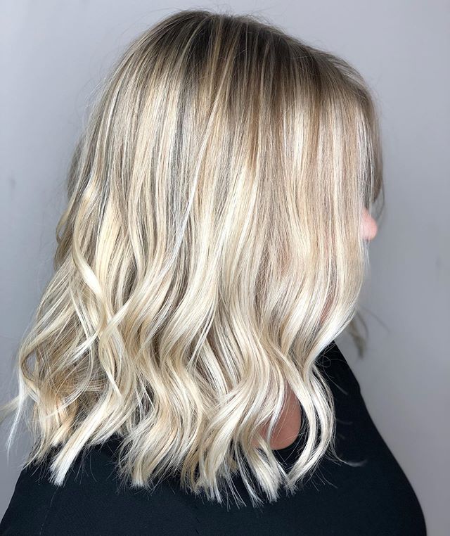 The result of a foilayge. This is an example where foils were needed to help me achieve maximum lightness. To keep her looking more natural, I added lowlights (leaving the ends out) to create dimension.
To all the ladies asking for “AS BLONDE AS CAN BE COLOR!” don’t be freaked out if your stylist recommends low lights. Dimension is key for blonde hair color and will make those bright blonde pieces pop. I promise!😘