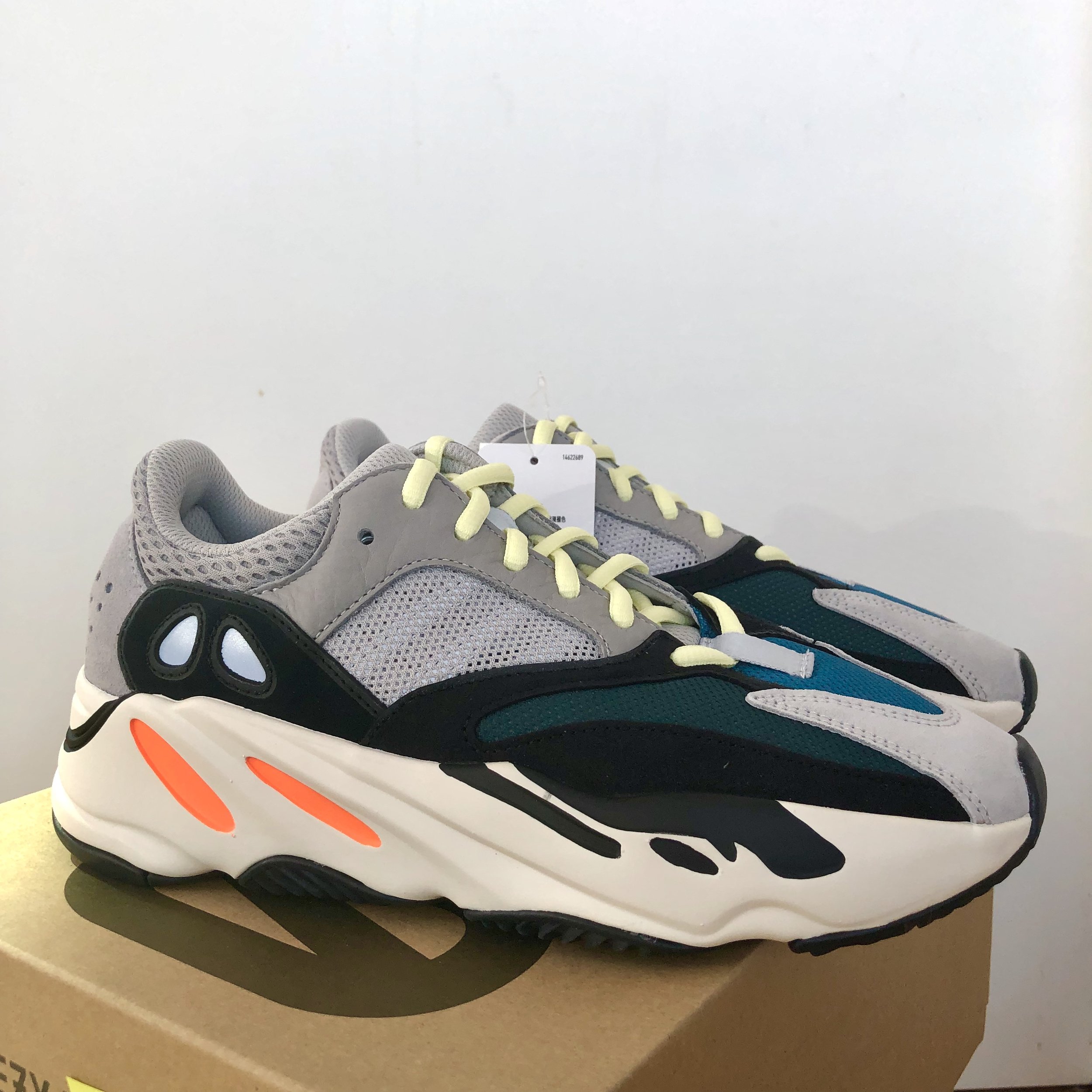 yeezy wave runner size 11