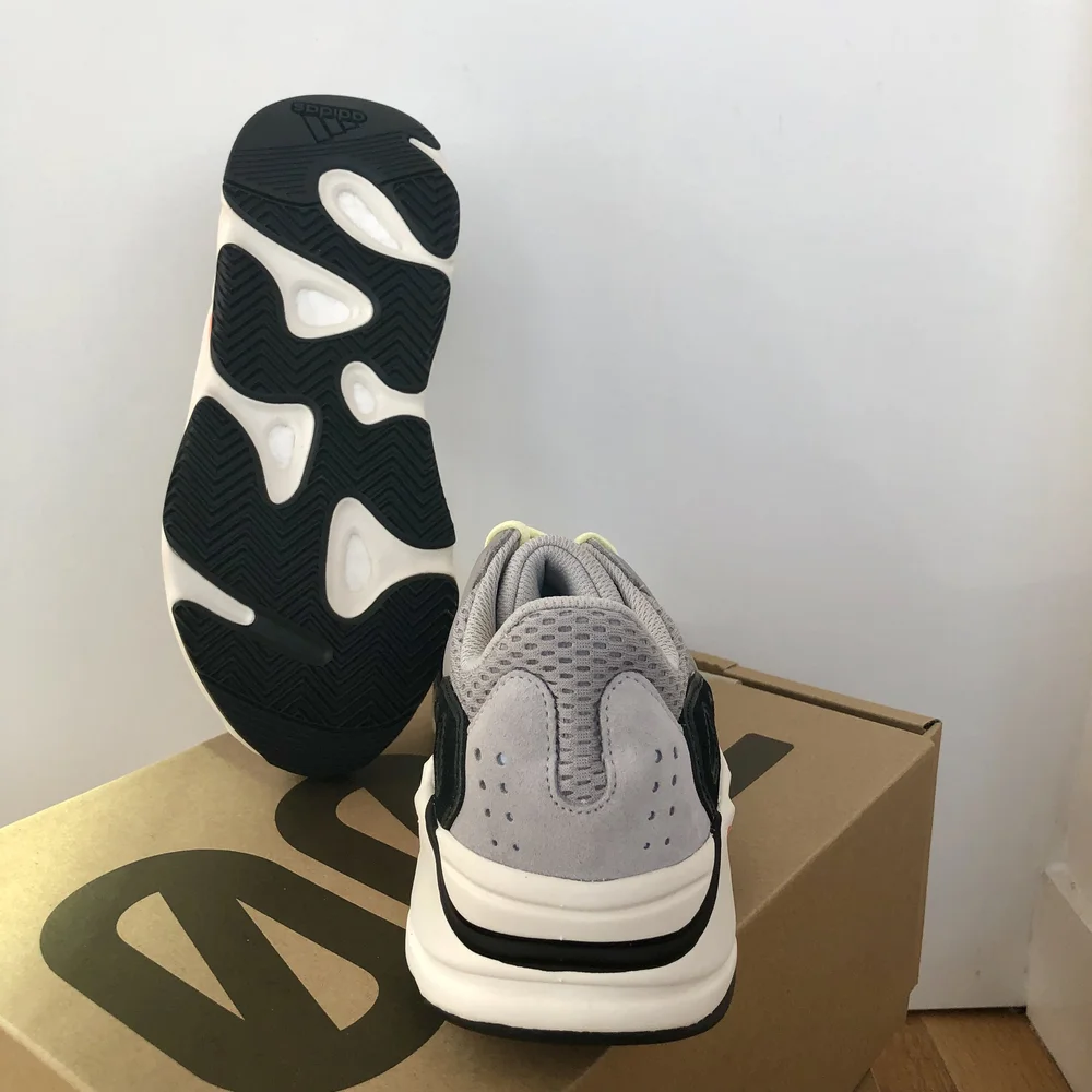 ADIDAS YEEZY BOOST 700 "WAVE RUNNER" - Men's Size 11  Olori Swank